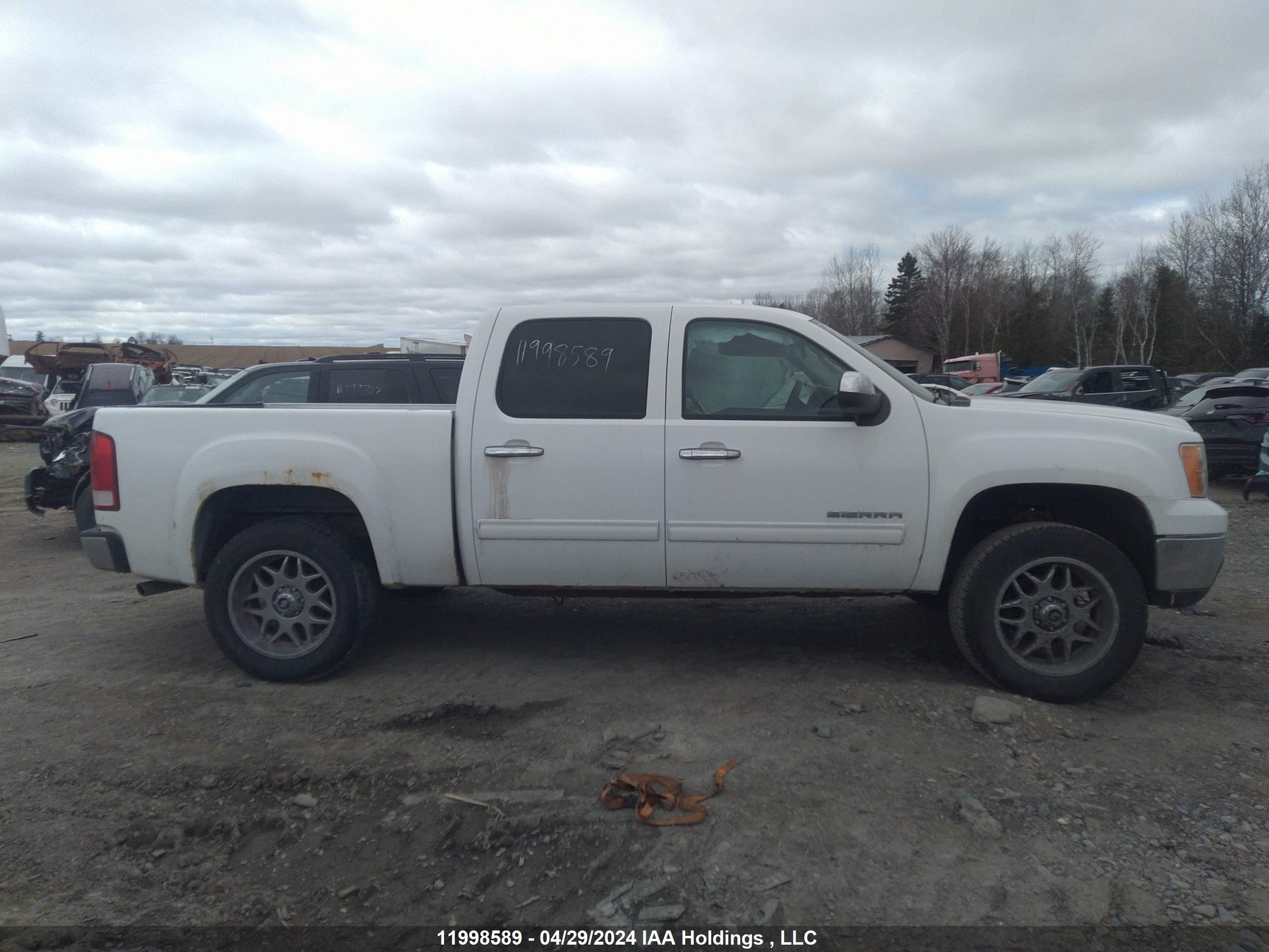 Photo 12 VIN: 3GTRKVE34AG257192 - GMC SIERRA 