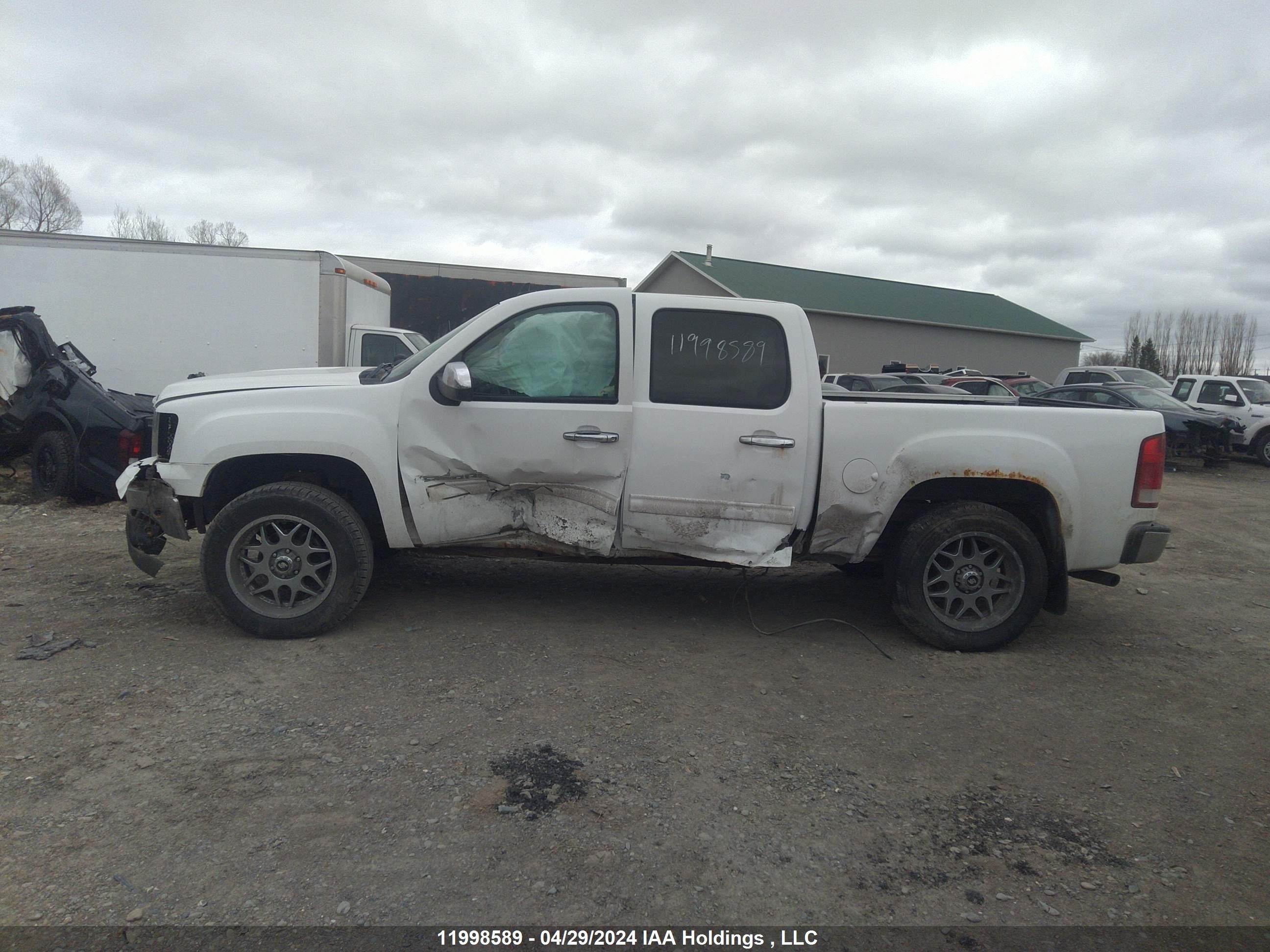 Photo 13 VIN: 3GTRKVE34AG257192 - GMC SIERRA 