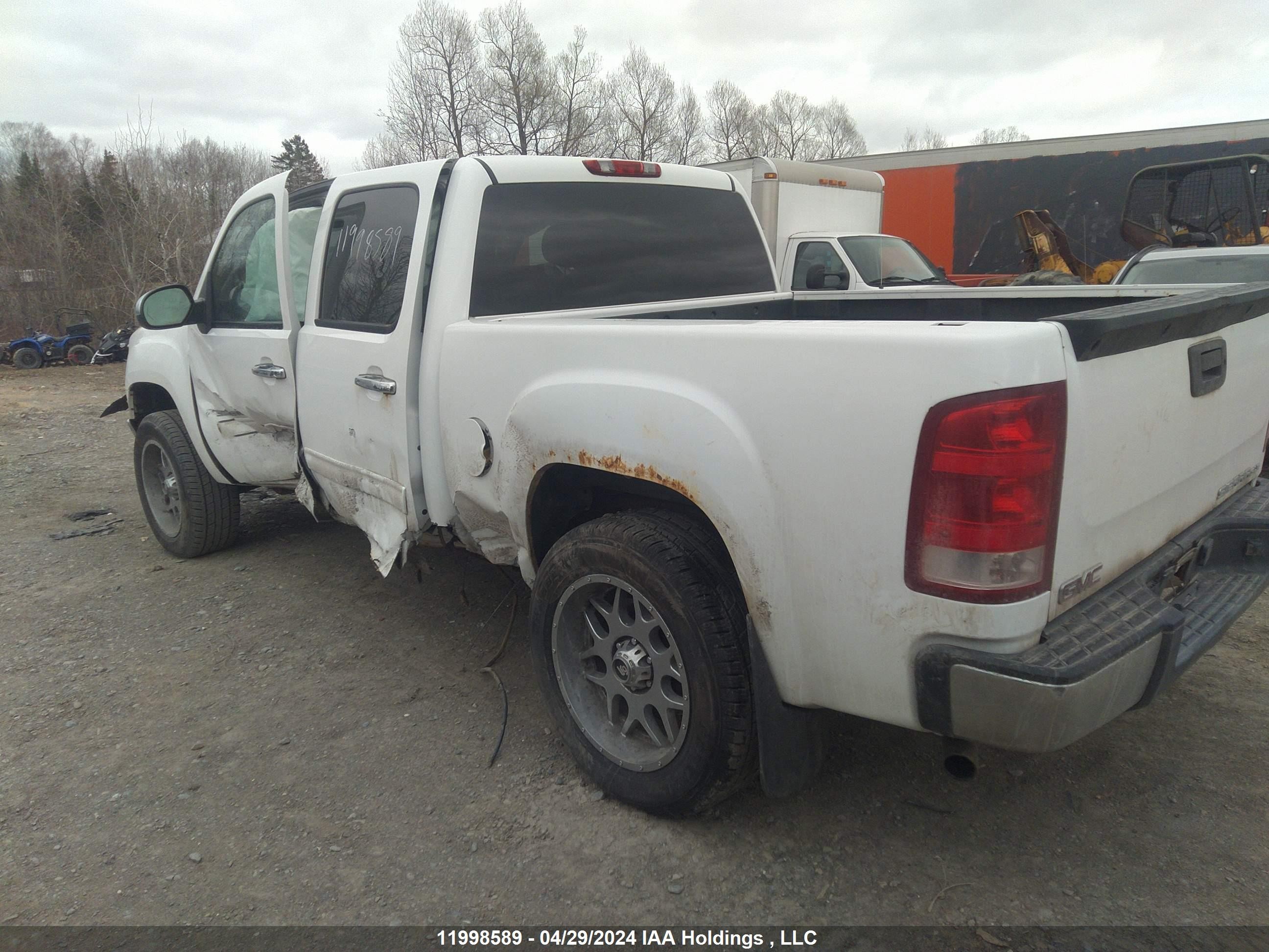 Photo 2 VIN: 3GTRKVE34AG257192 - GMC SIERRA 