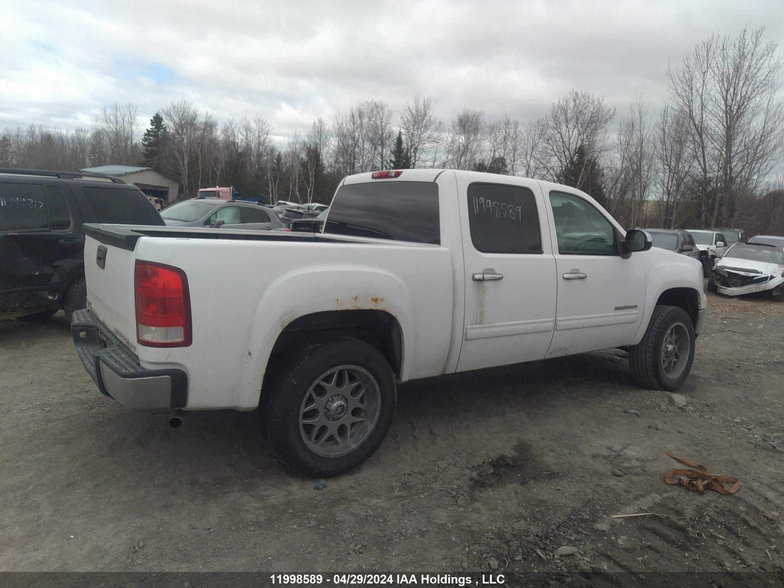 Photo 3 VIN: 3GTRKVE34AG257192 - GMC SIERRA 