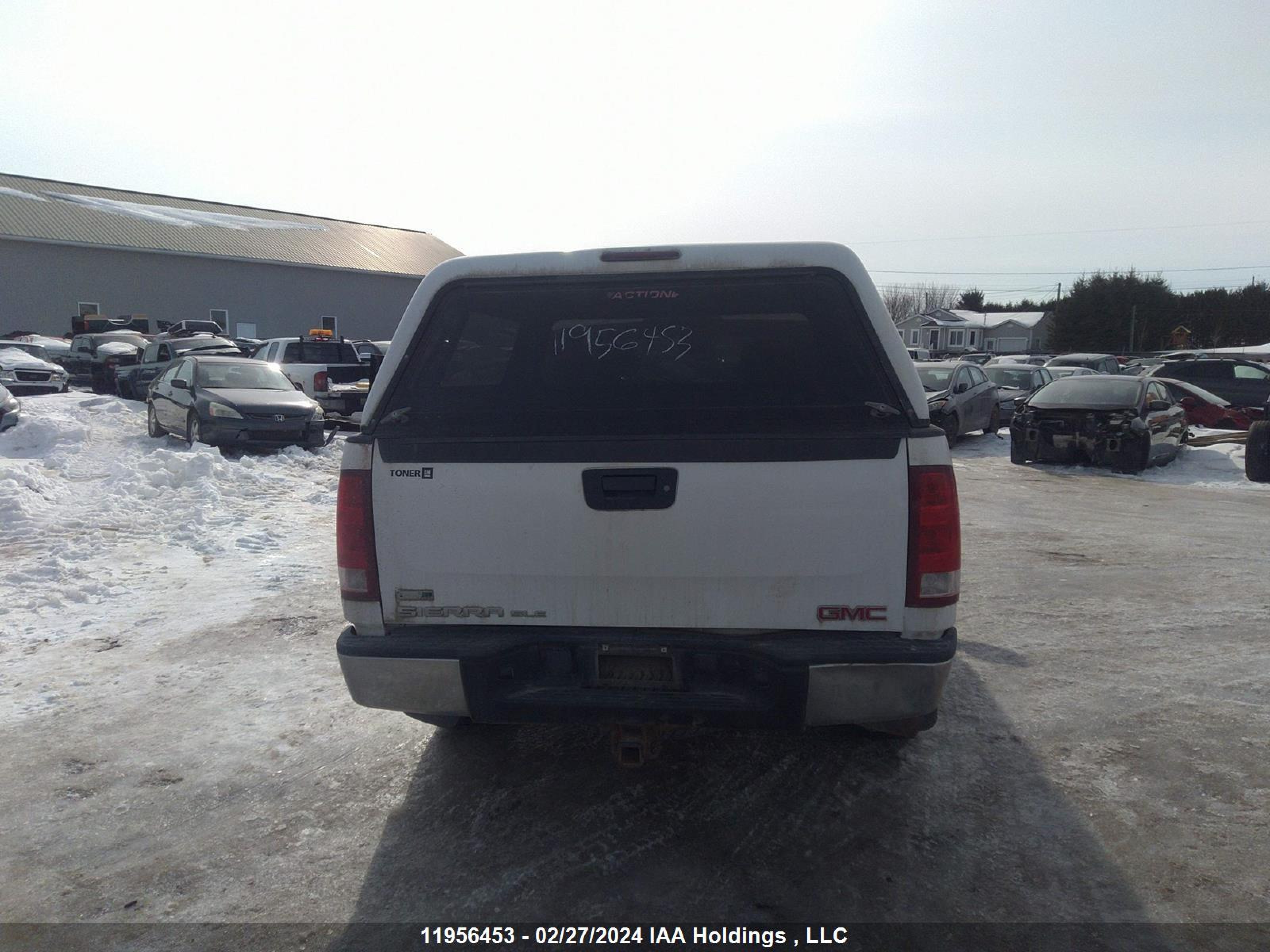 Photo 15 VIN: 3GTRKVE35AG122965 - GMC SIERRA 