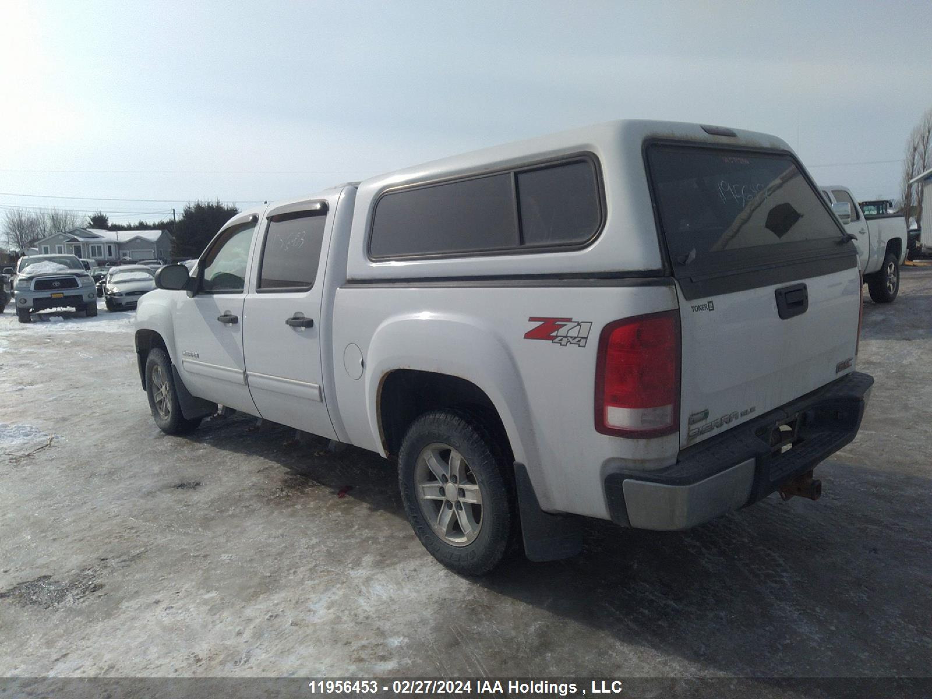 Photo 2 VIN: 3GTRKVE35AG122965 - GMC SIERRA 