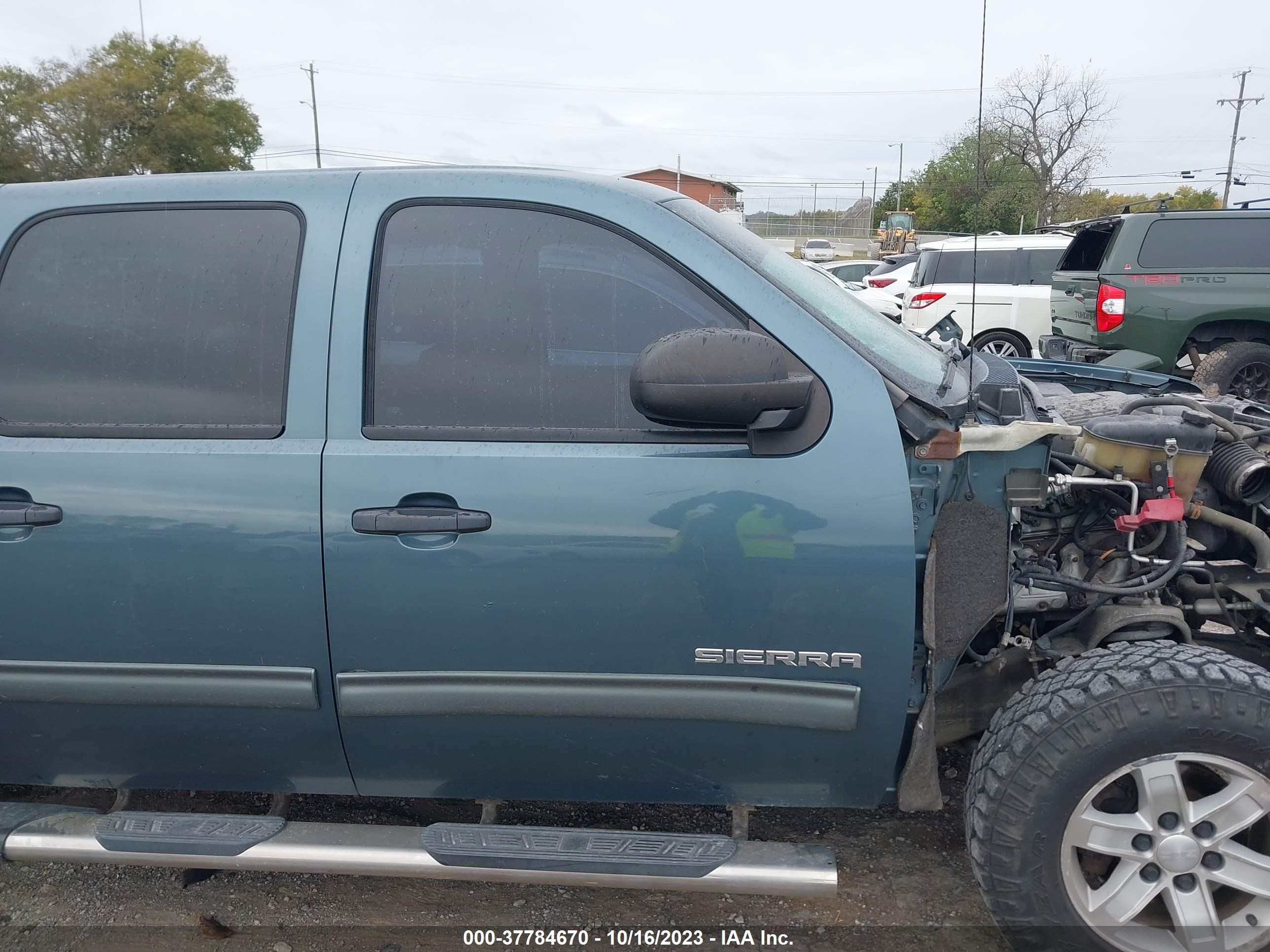 Photo 13 VIN: 3GTRKVE35AG152418 - GMC SIERRA 