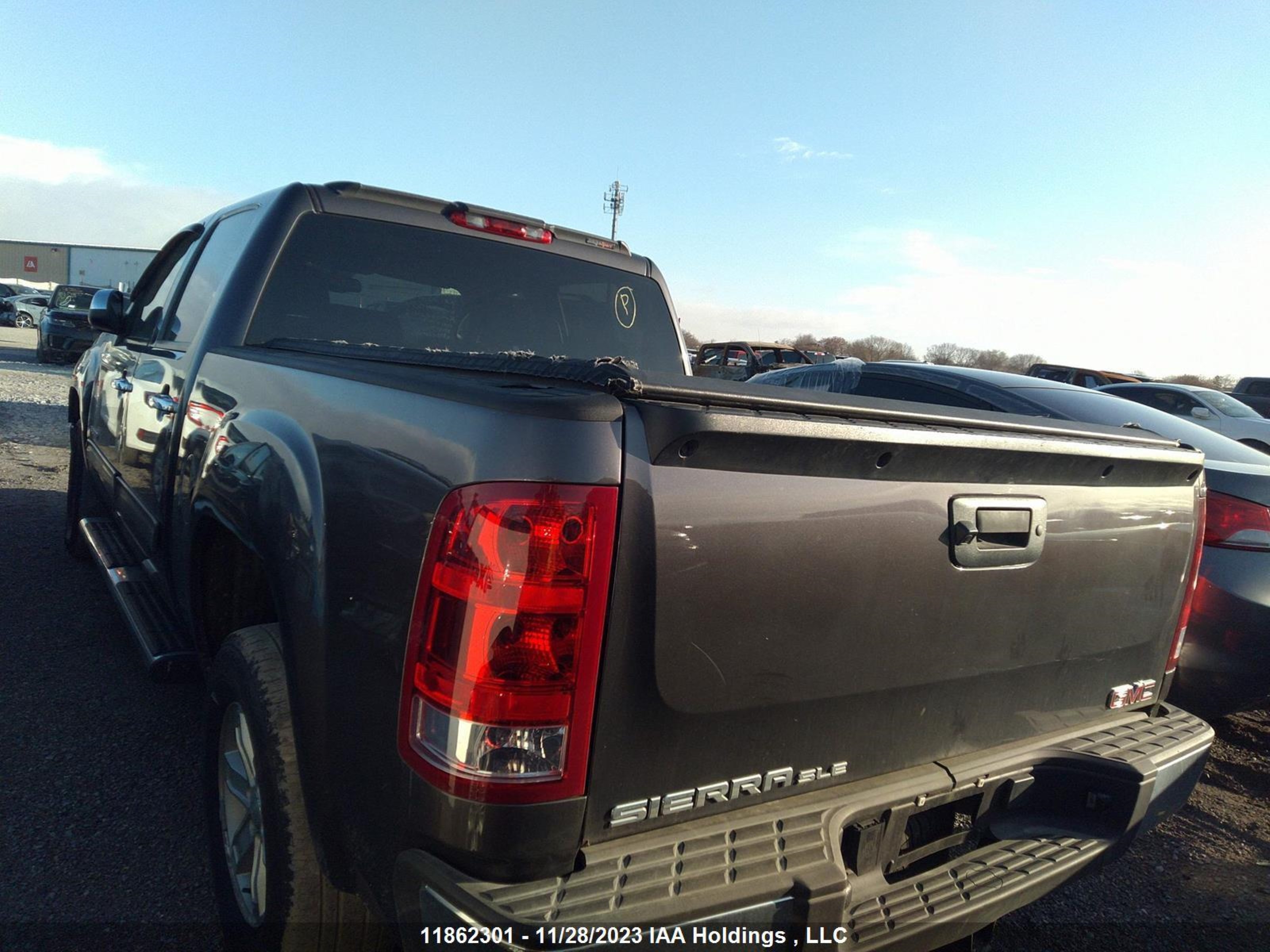 Photo 2 VIN: 3GTRKVEA7AG241051 - GMC SIERRA 