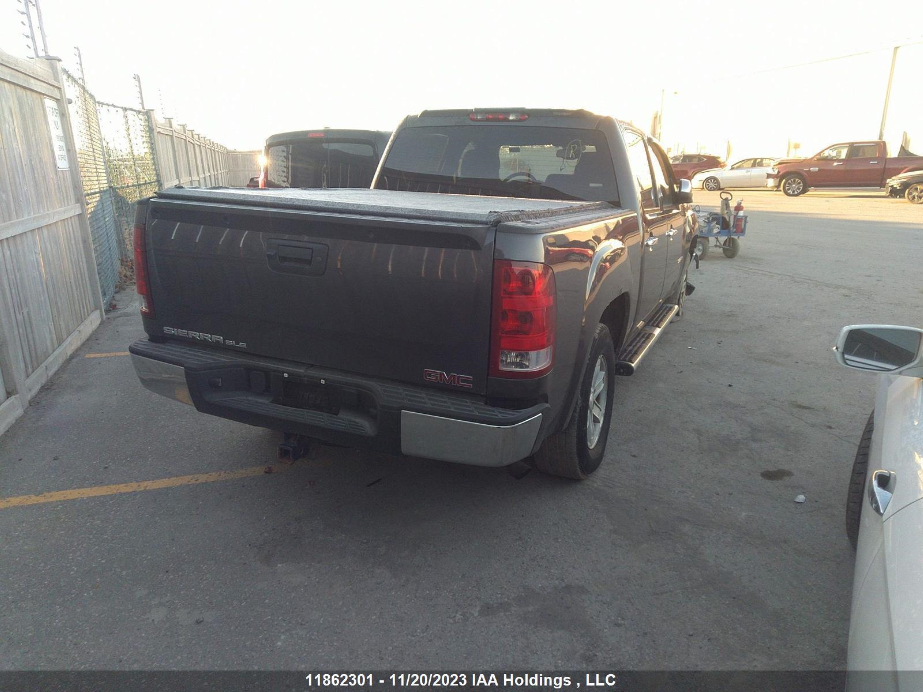 Photo 3 VIN: 3GTRKVEA7AG241051 - GMC SIERRA 