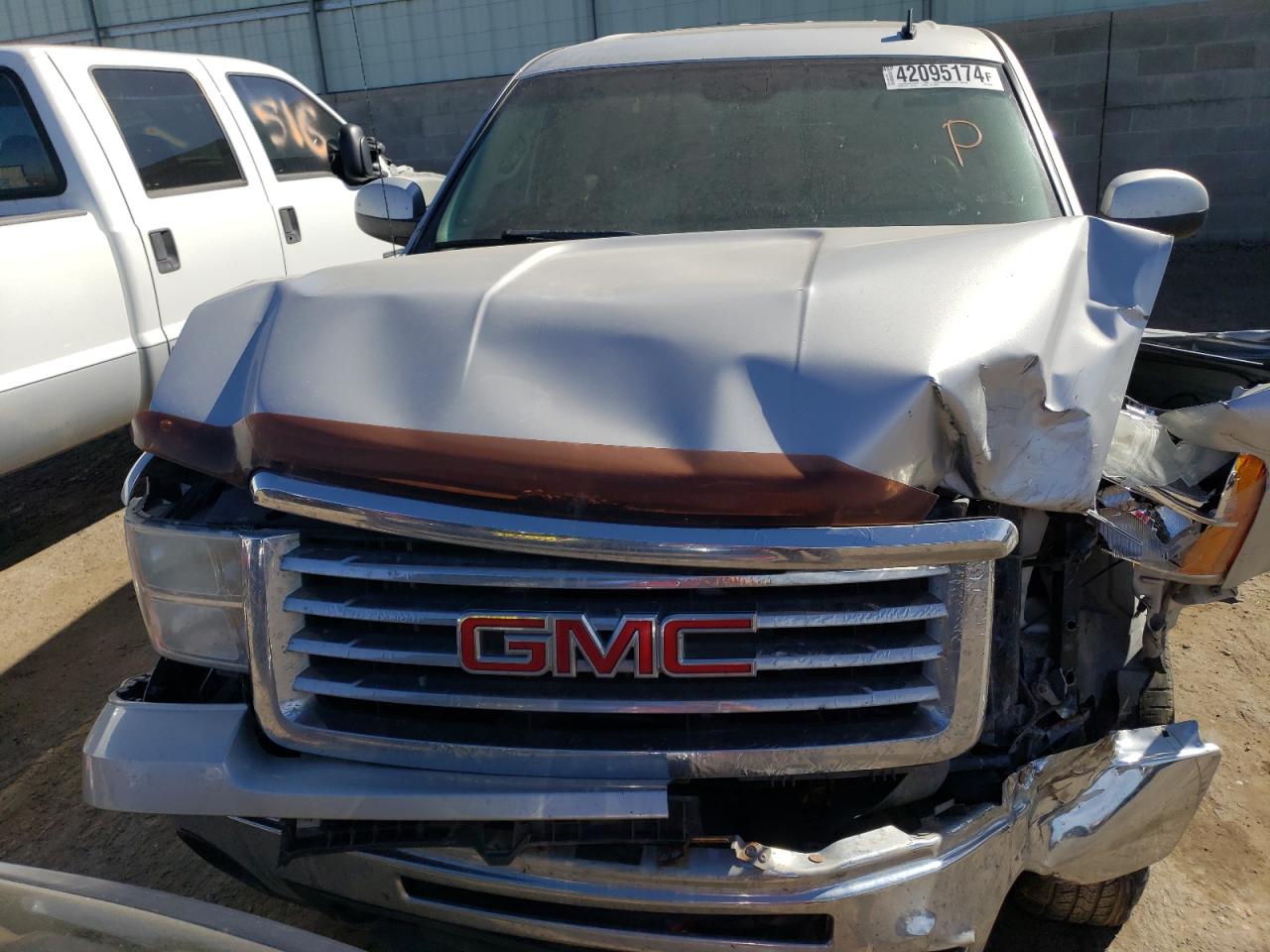 Photo 4 VIN: 3GTRKWE30AG185249 - GMC SIERRA 