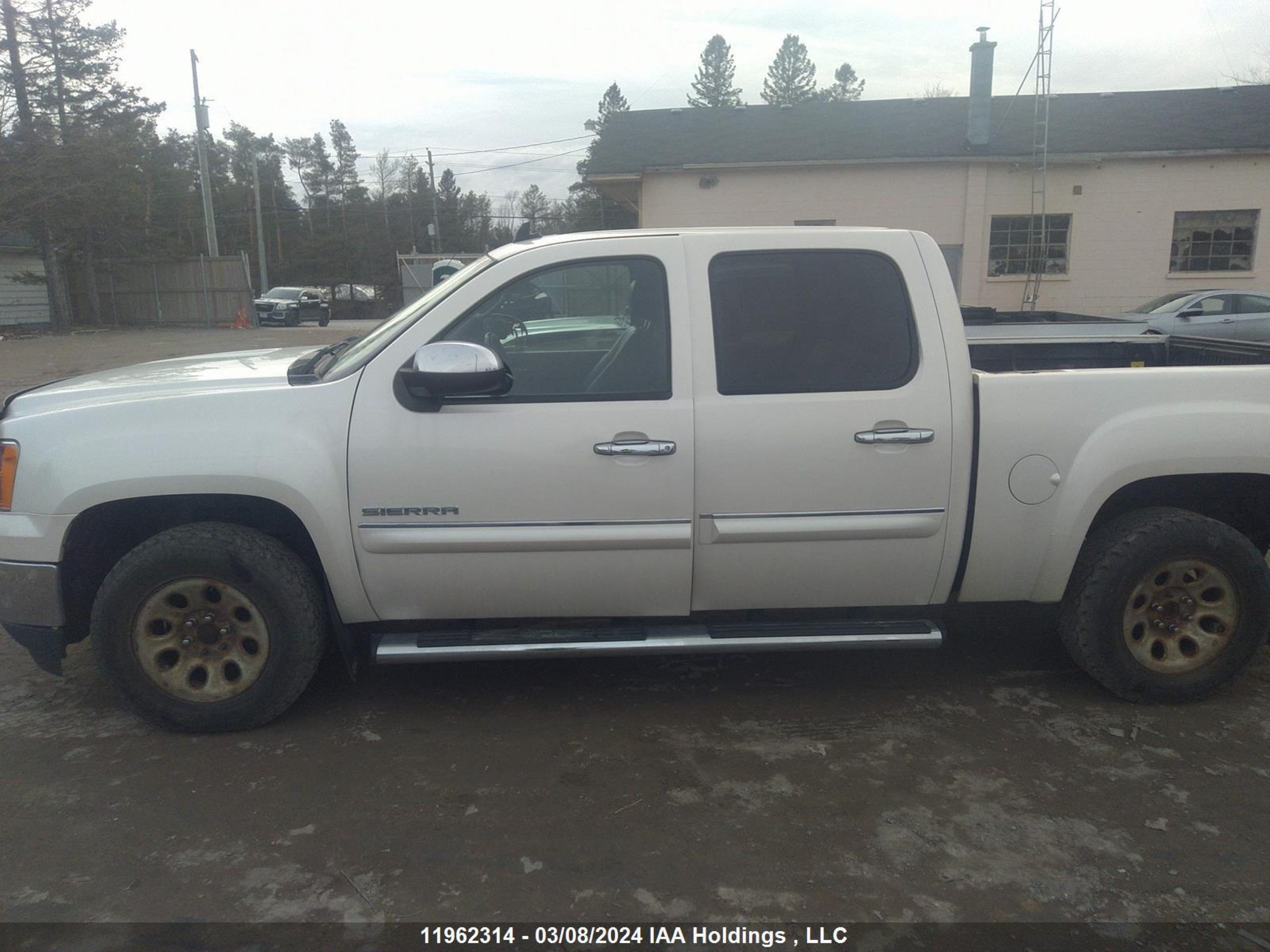 Photo 13 VIN: 3GTRKWE33AG274183 - GMC SIERRA 