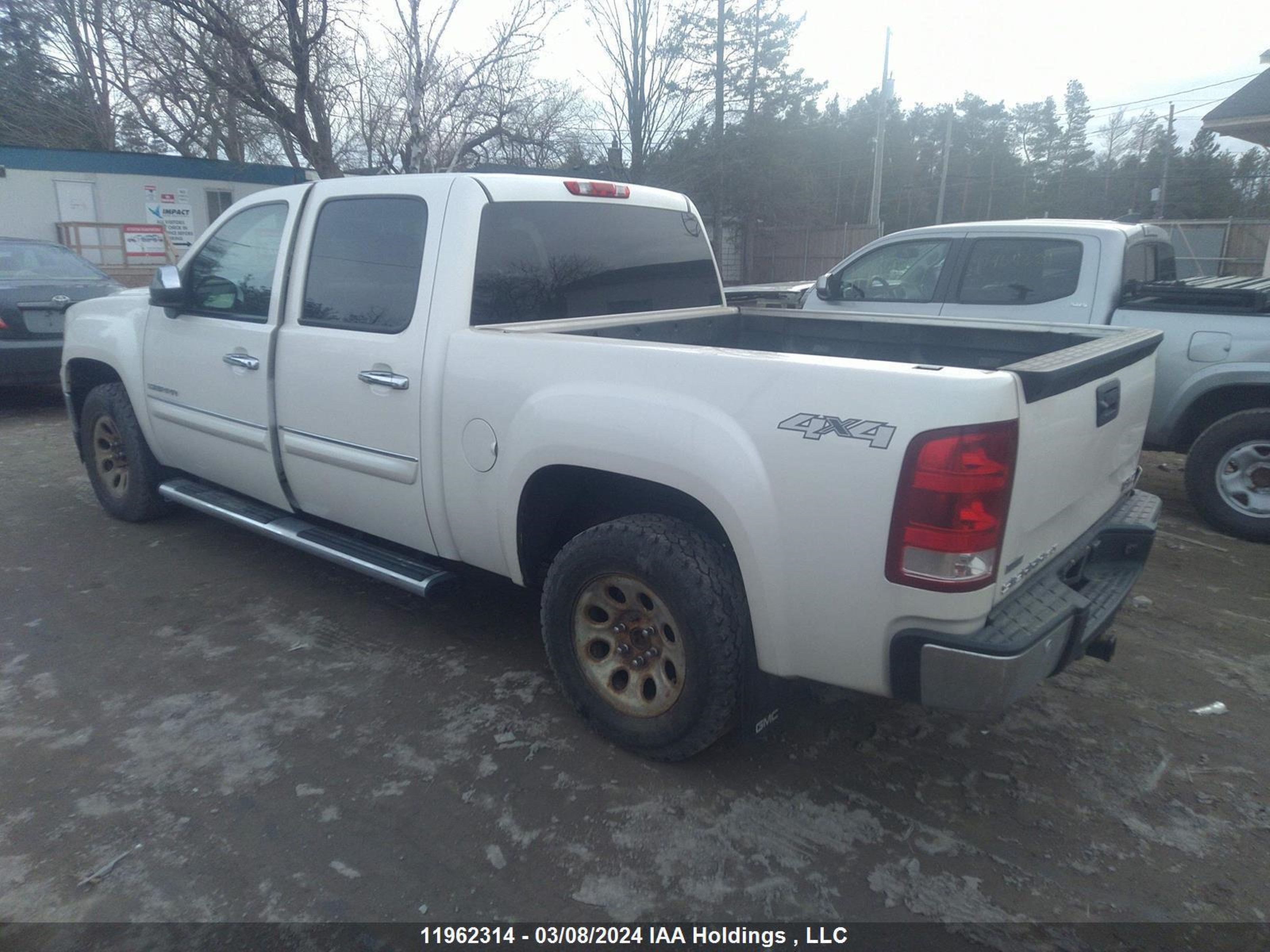 Photo 2 VIN: 3GTRKWE33AG274183 - GMC SIERRA 