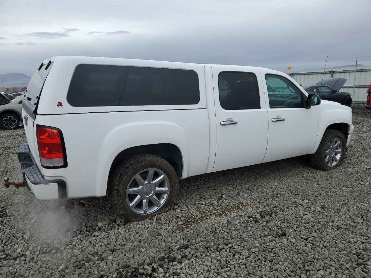 Photo 2 VIN: 3GTRKXE23AG180687 - GMC SIERRA 