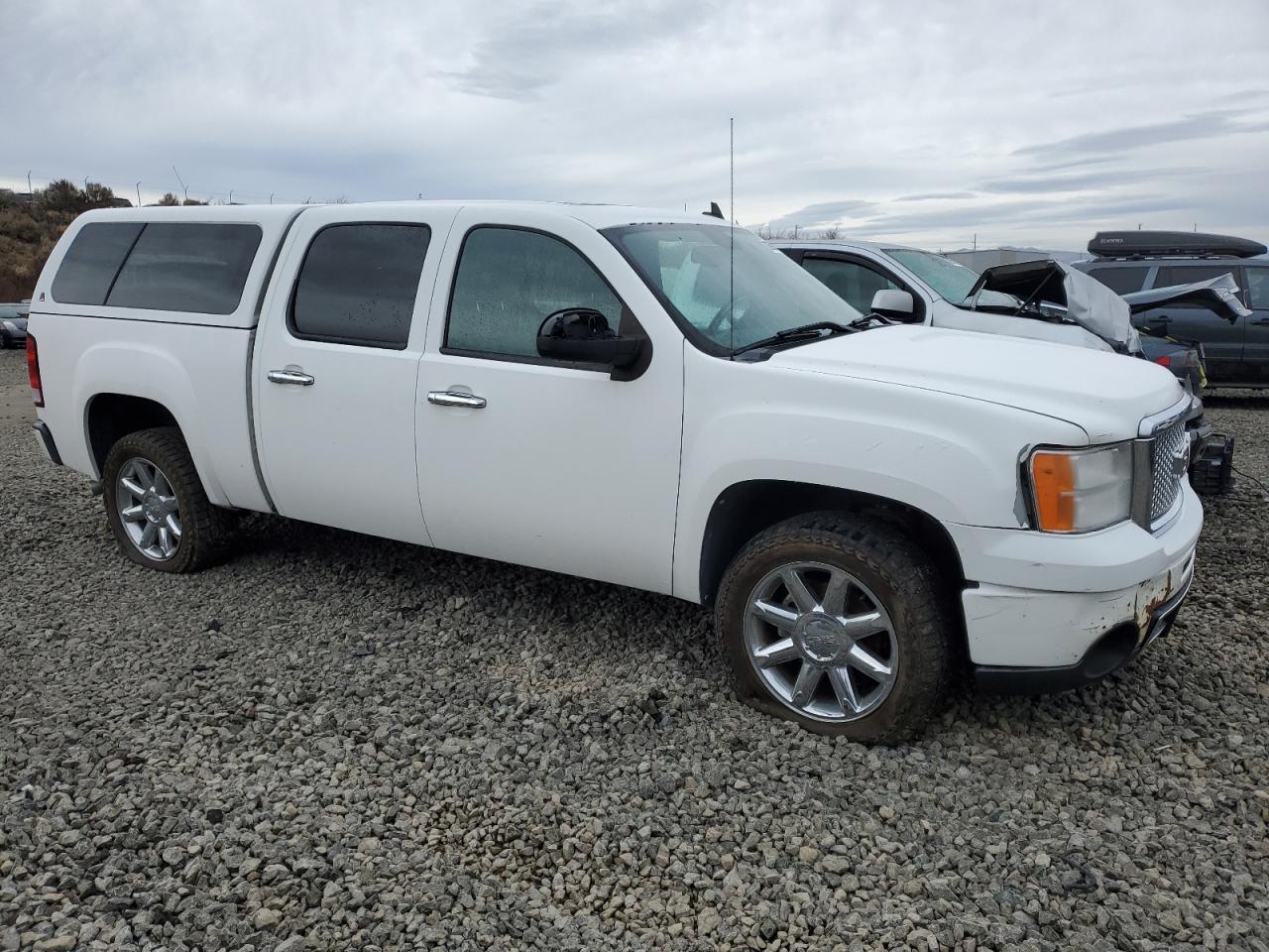 Photo 3 VIN: 3GTRKXE23AG180687 - GMC SIERRA 