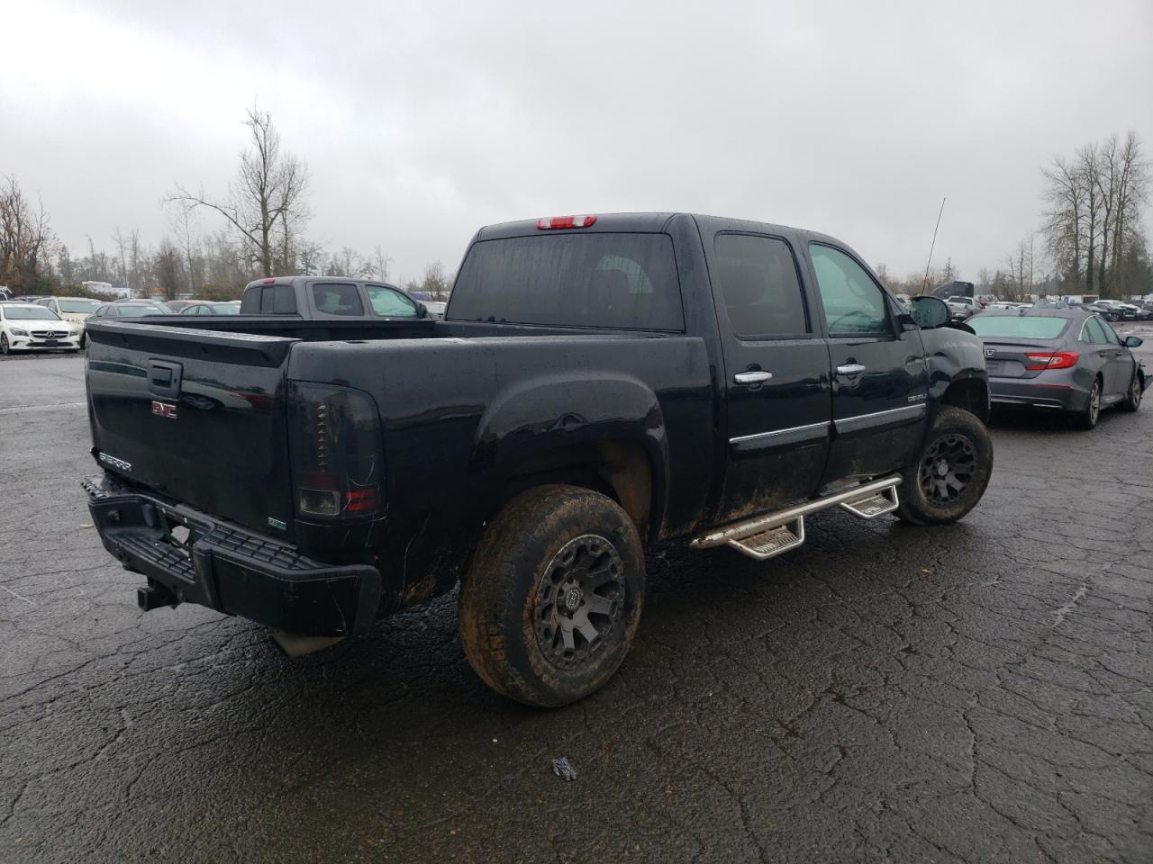 Photo 2 VIN: 3GTRKXE24AG237379 - GMC SIERRA 