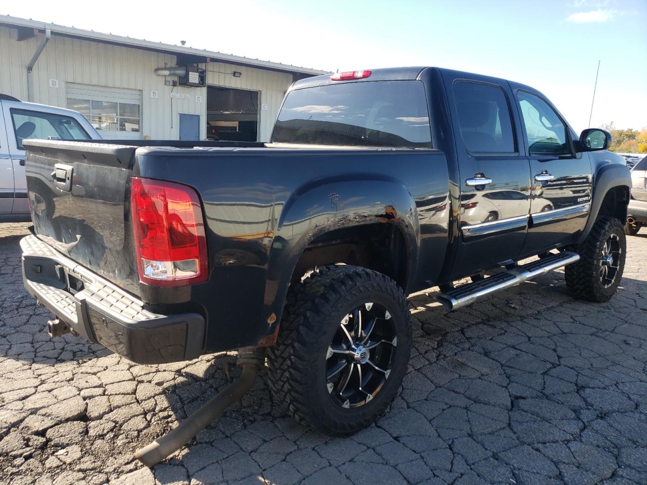 Photo 2 VIN: 3GTRKXE24AG263979 - GMC SIERRA 