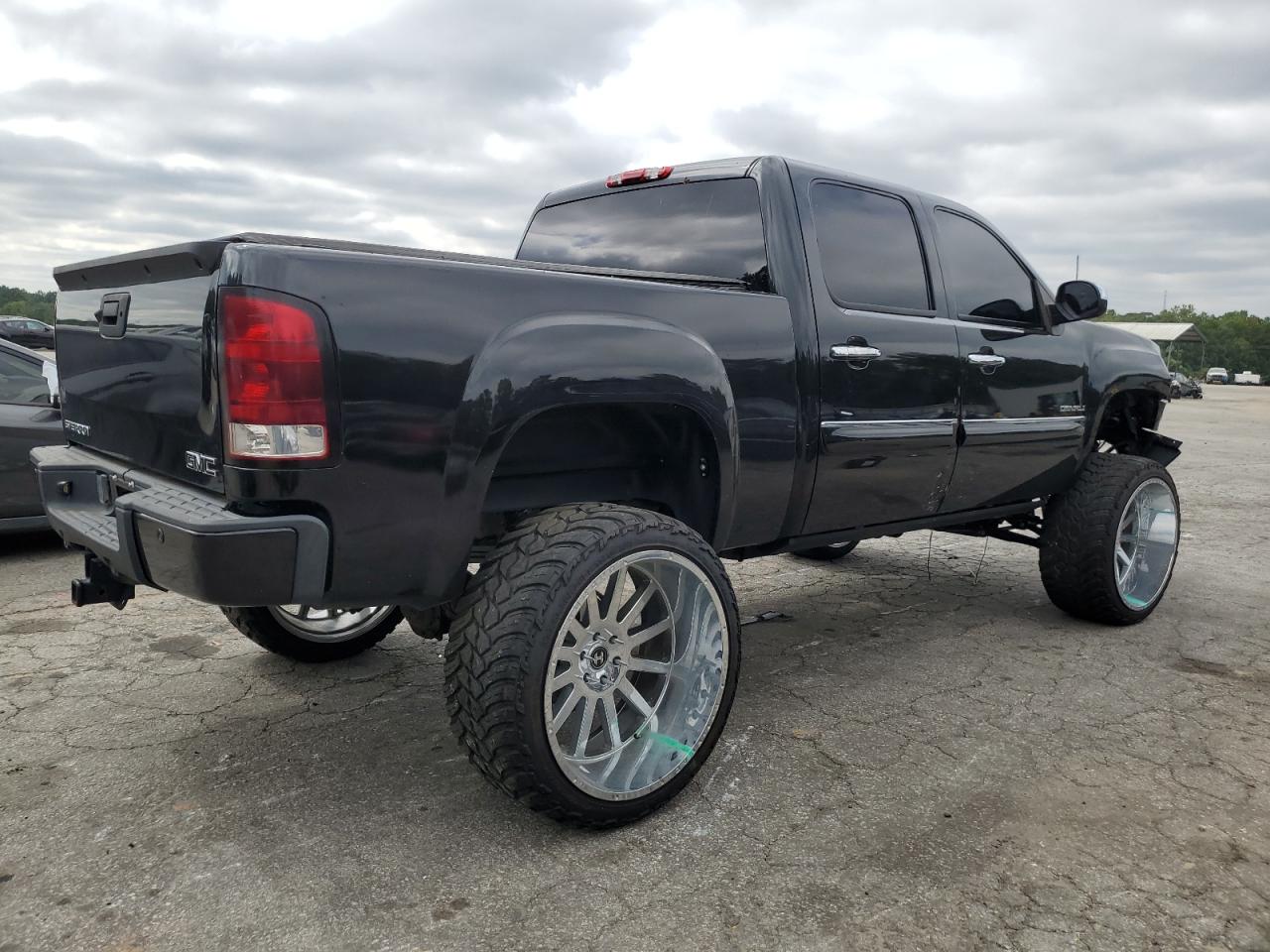 Photo 2 VIN: 3GTRKXE27AG125191 - GMC SIERRA 