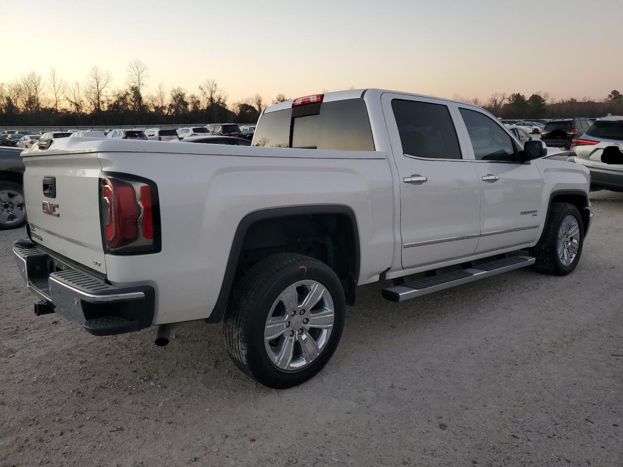 Photo 2 VIN: 3GTU1NER3JG398093 - GMC SIERRA 