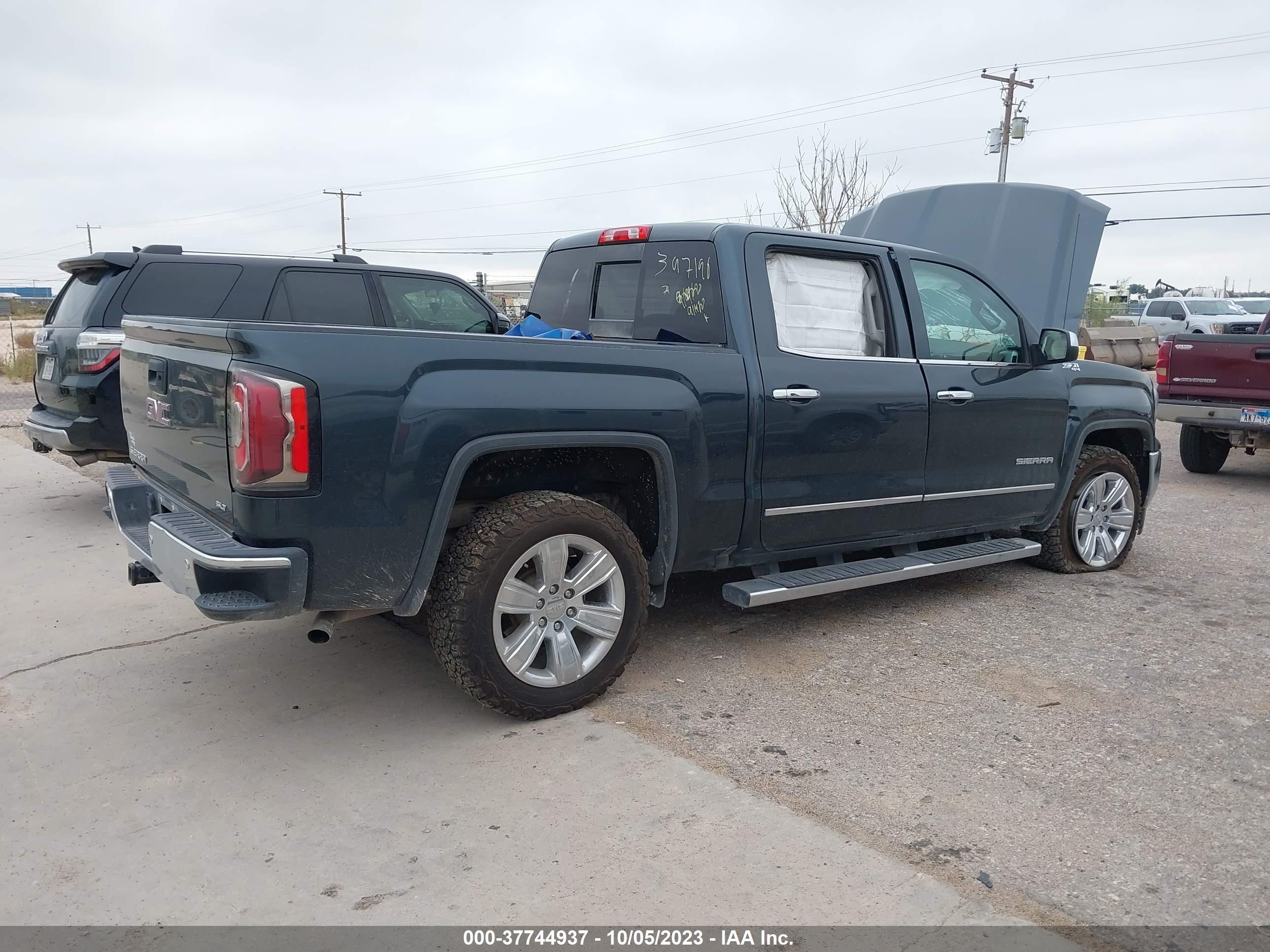 Photo 3 VIN: 3GTU2NEC2JG452637 - GMC SIERRA 