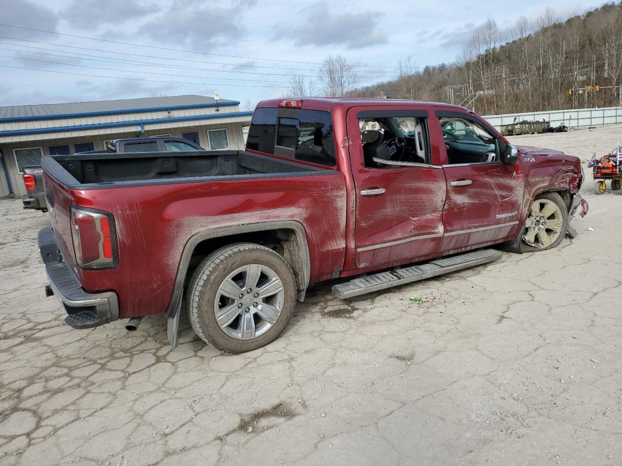 Photo 2 VIN: 3GTU2NEC2JG468935 - GMC SIERRA 