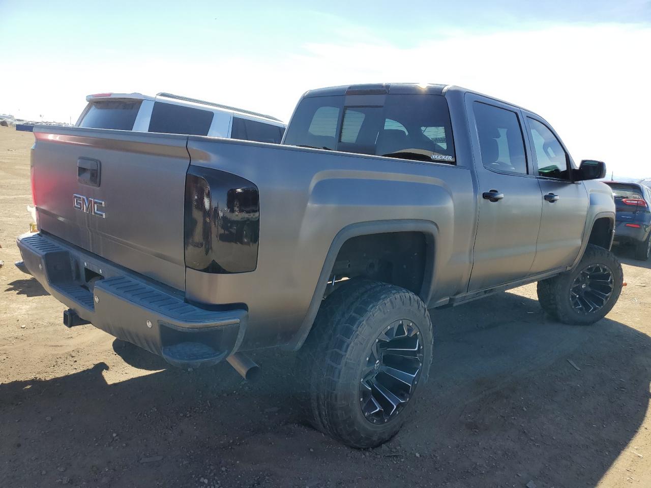 Photo 2 VIN: 3GTU2NEC2JG592753 - GMC SIERRA 