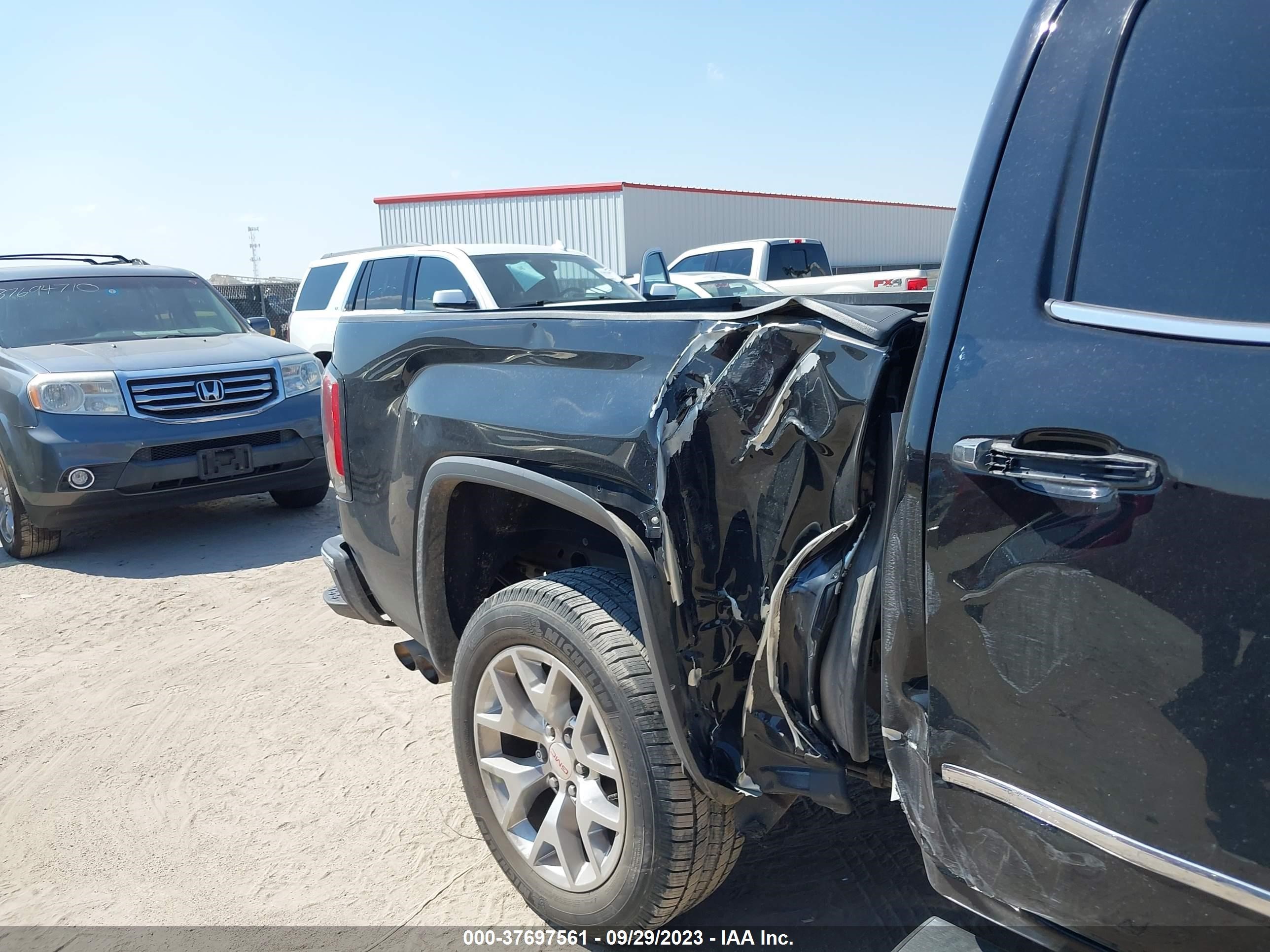 Photo 11 VIN: 3GTU2NEC3JG201996 - GMC SIERRA 