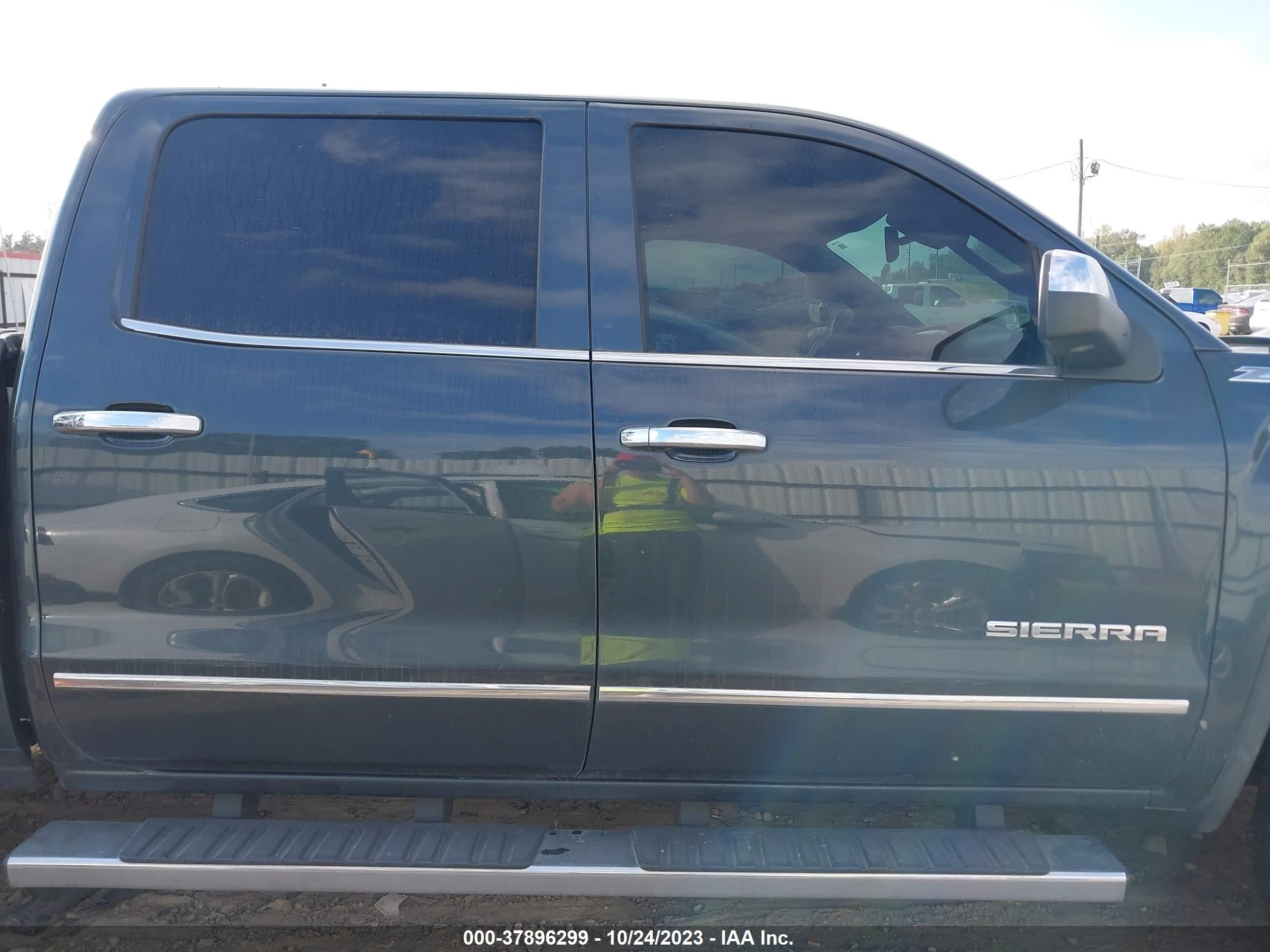 Photo 13 VIN: 3GTU2NEC3JG236277 - GMC SIERRA 