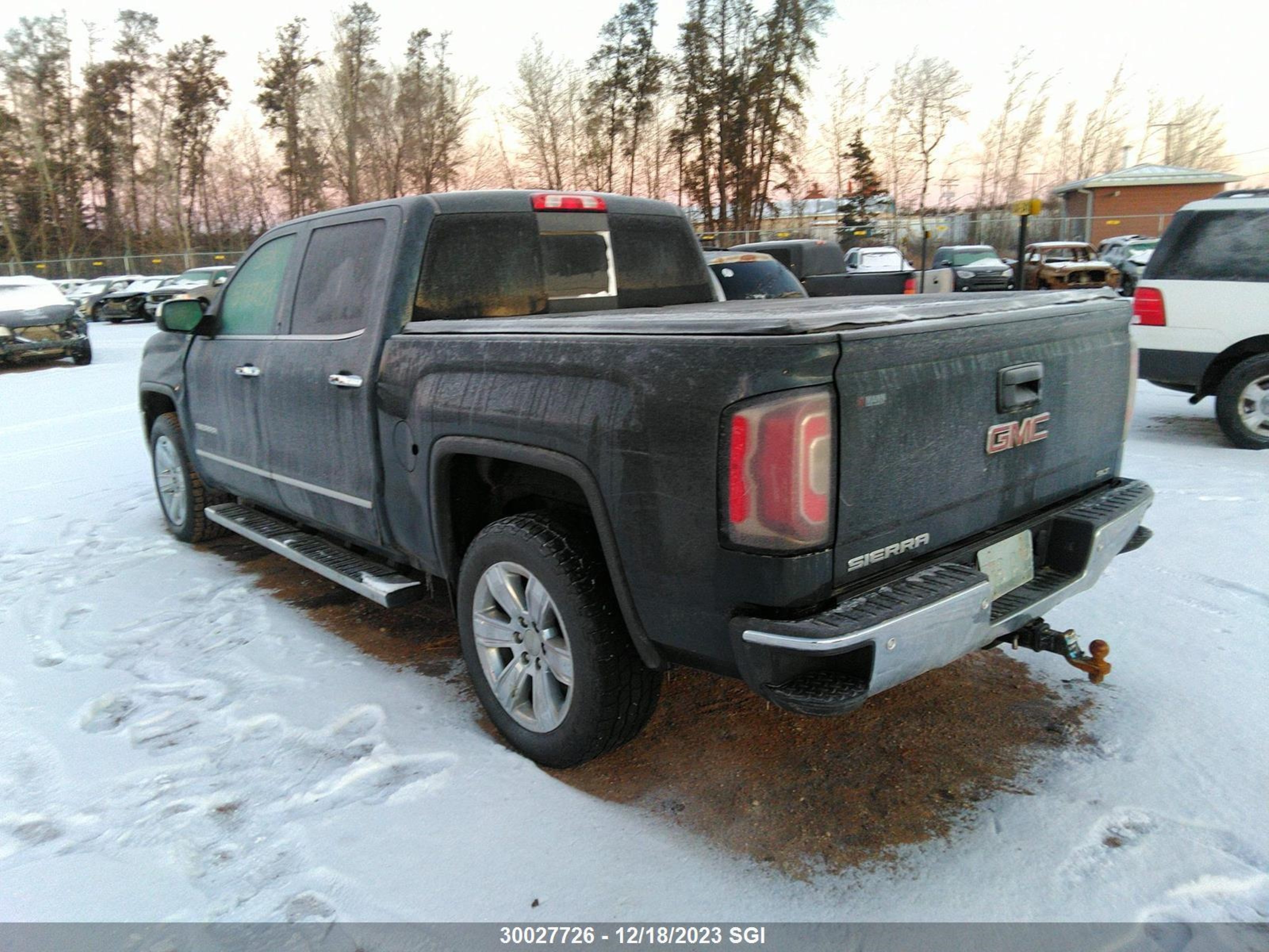 Photo 2 VIN: 3GTU2NEC6JG564468 - GMC SIERRA 