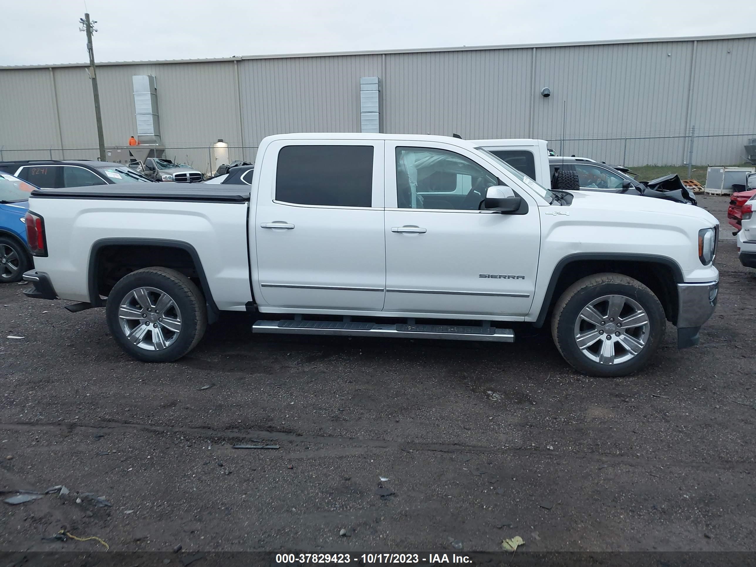 Photo 12 VIN: 3GTU2NEC7JG111119 - GMC SIERRA 