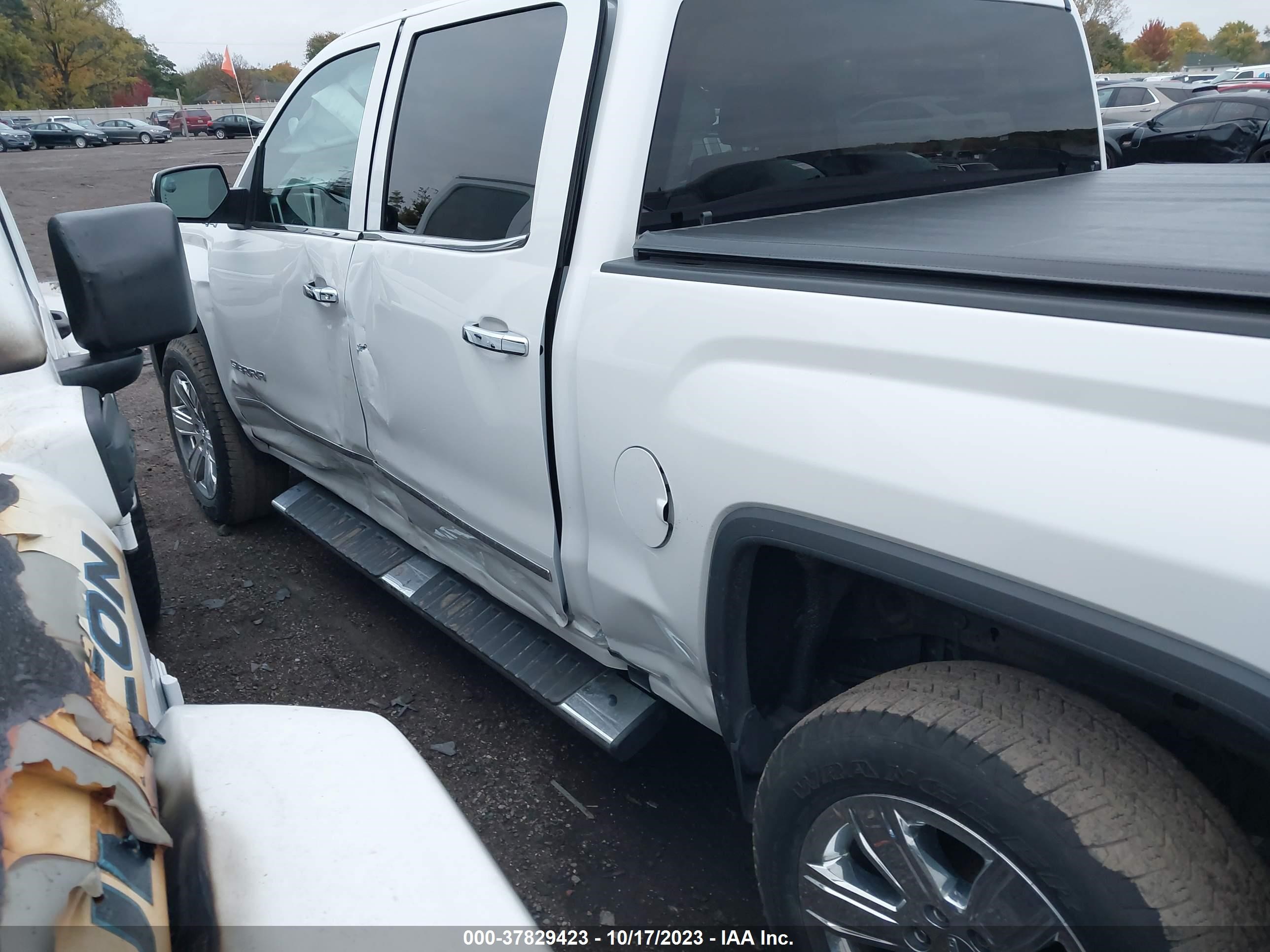 Photo 13 VIN: 3GTU2NEC7JG111119 - GMC SIERRA 