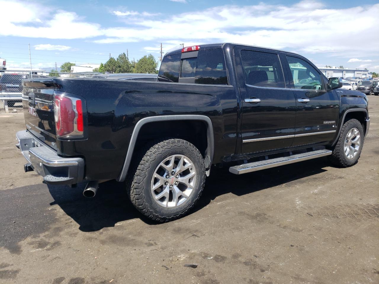 Photo 2 VIN: 3GTU2NEC8JG276578 - GMC SIERRA 