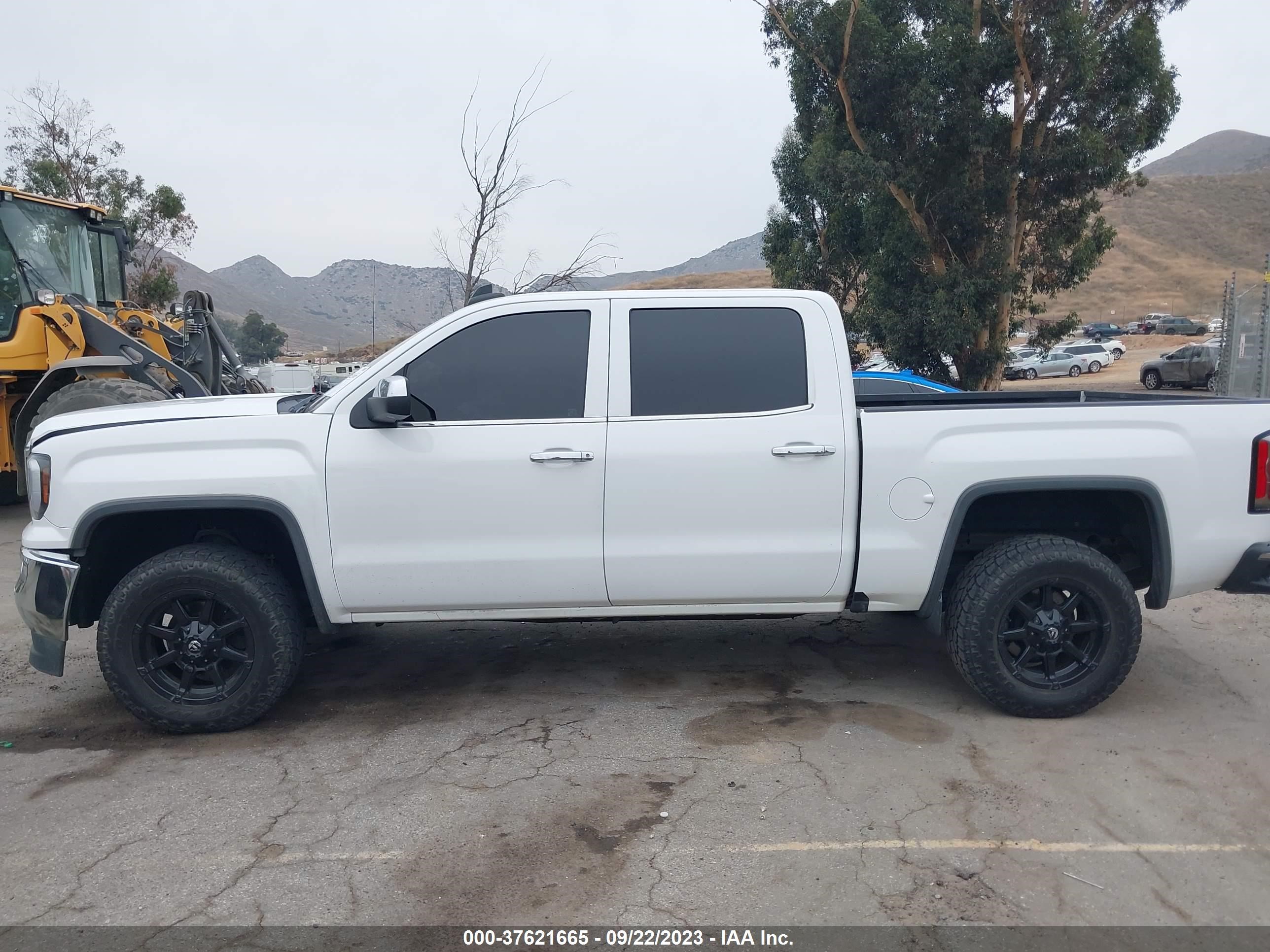 Photo 13 VIN: 3GTU2NEC8JG286253 - GMC SIERRA 