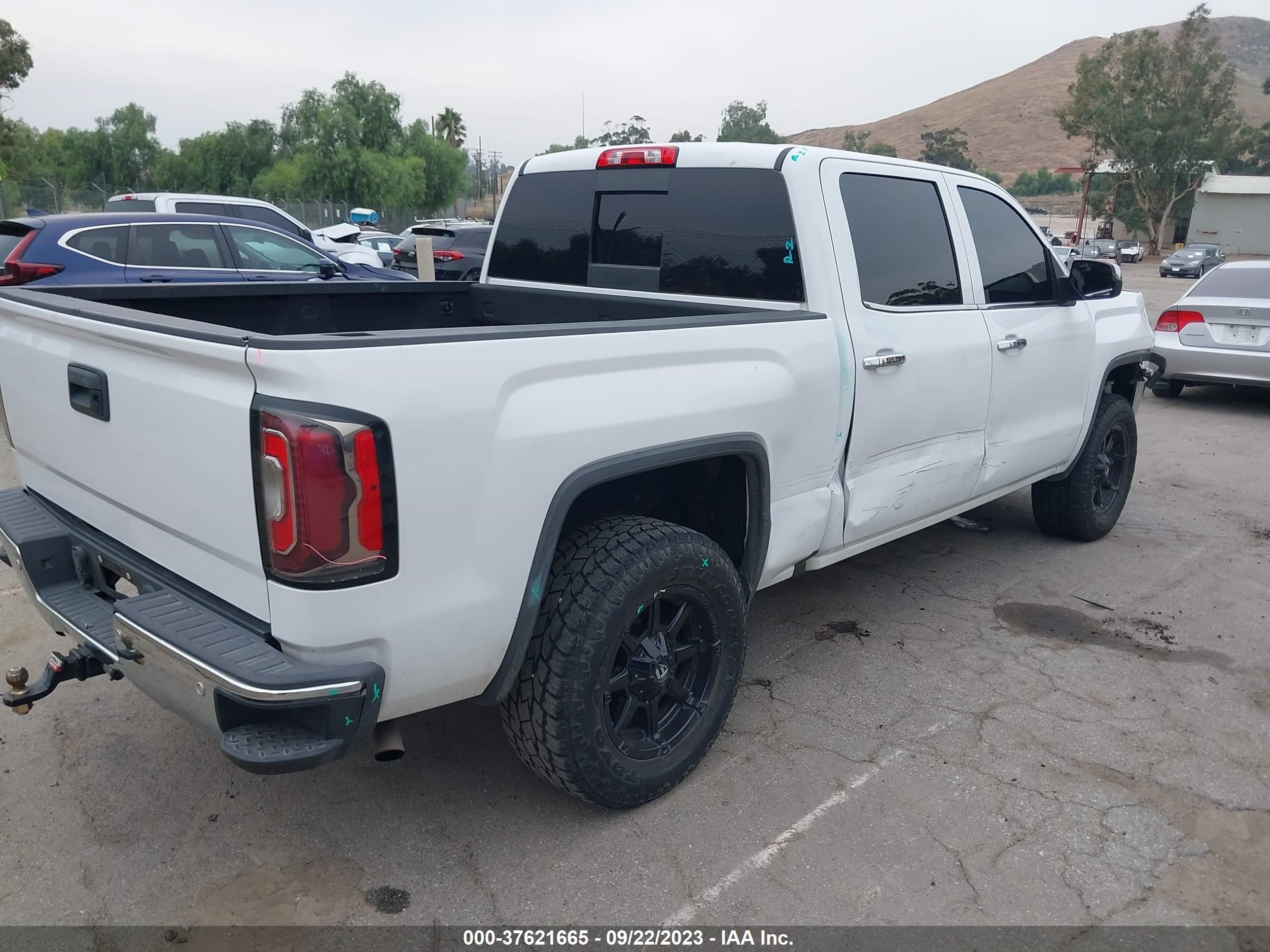 Photo 3 VIN: 3GTU2NEC8JG286253 - GMC SIERRA 