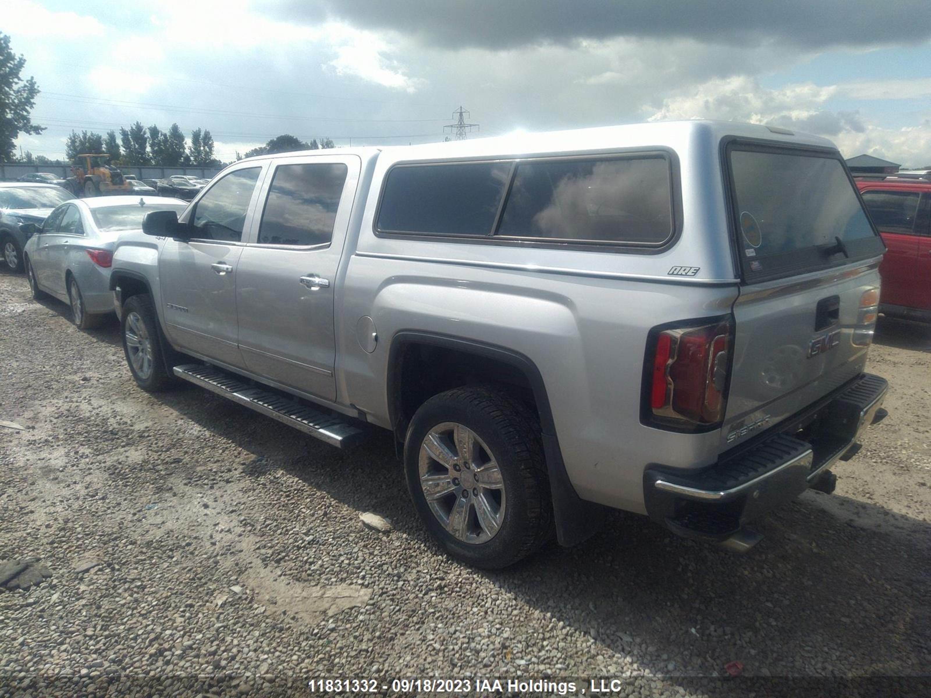 Photo 2 VIN: 3GTU2NEJ8HG421949 - GMC SIERRA 