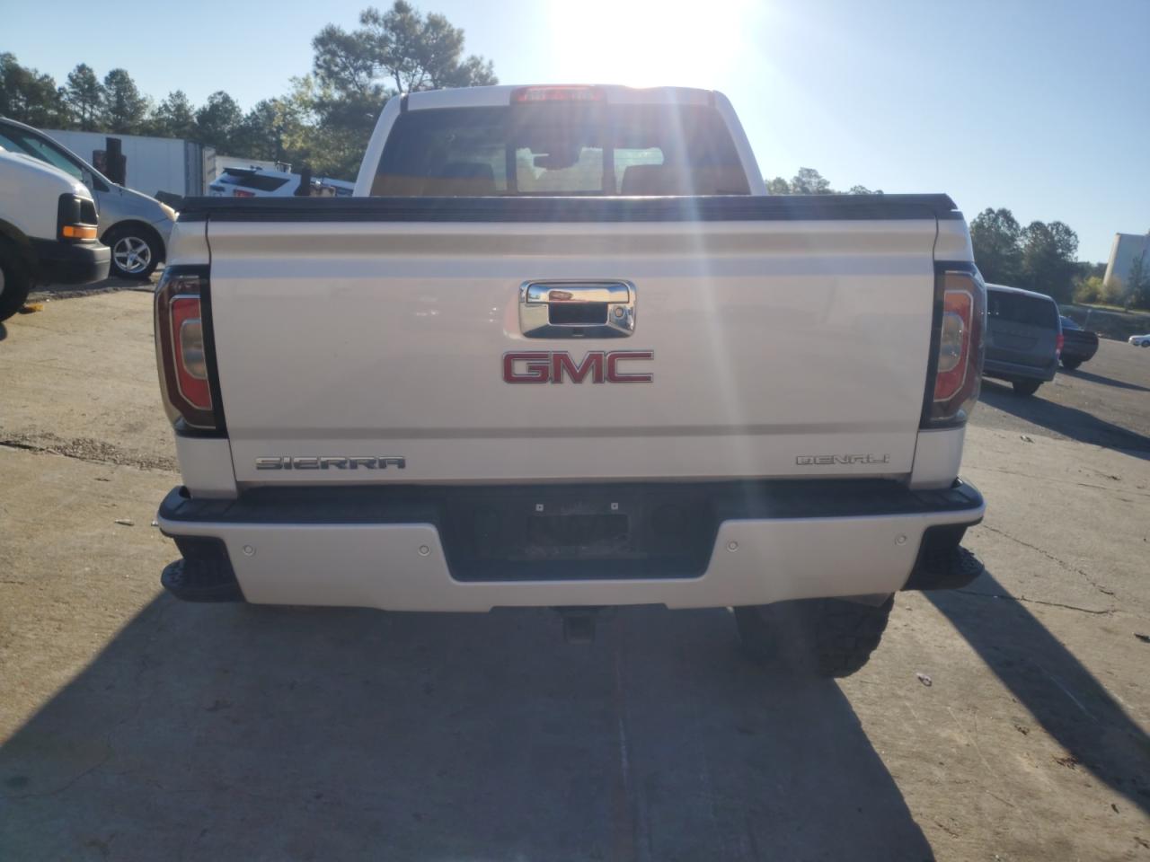 Photo 5 VIN: 3GTU2PEJ1JG511980 - GMC SIERRA 