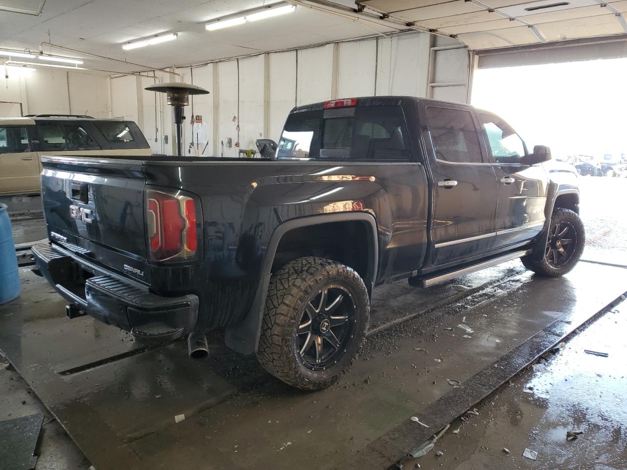 Photo 2 VIN: 3GTU2PEJ4JG504974 - GMC SIERRA 