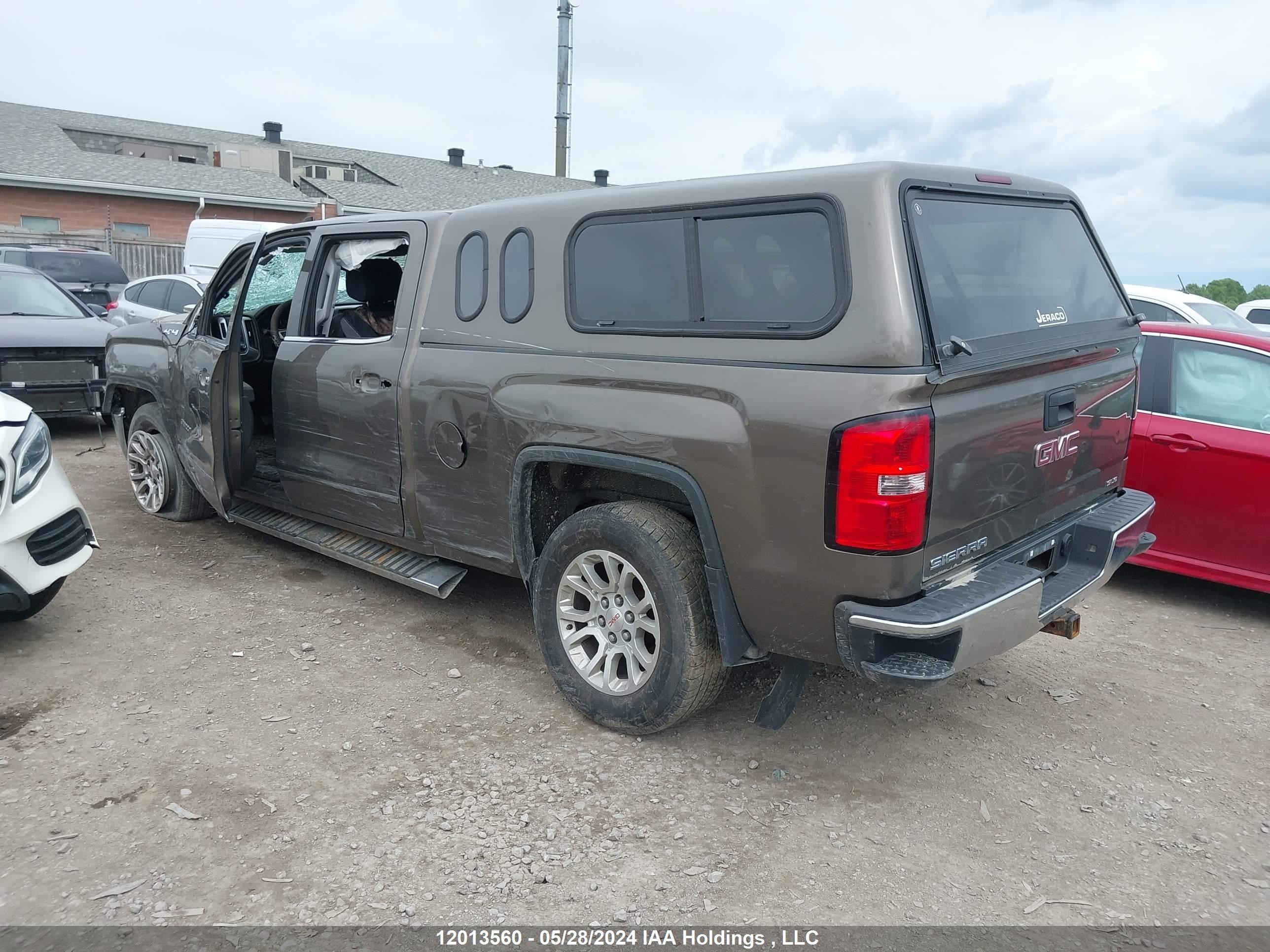 Photo 2 VIN: 3GTU2UEC0FG111786 - GMC SIERRA 