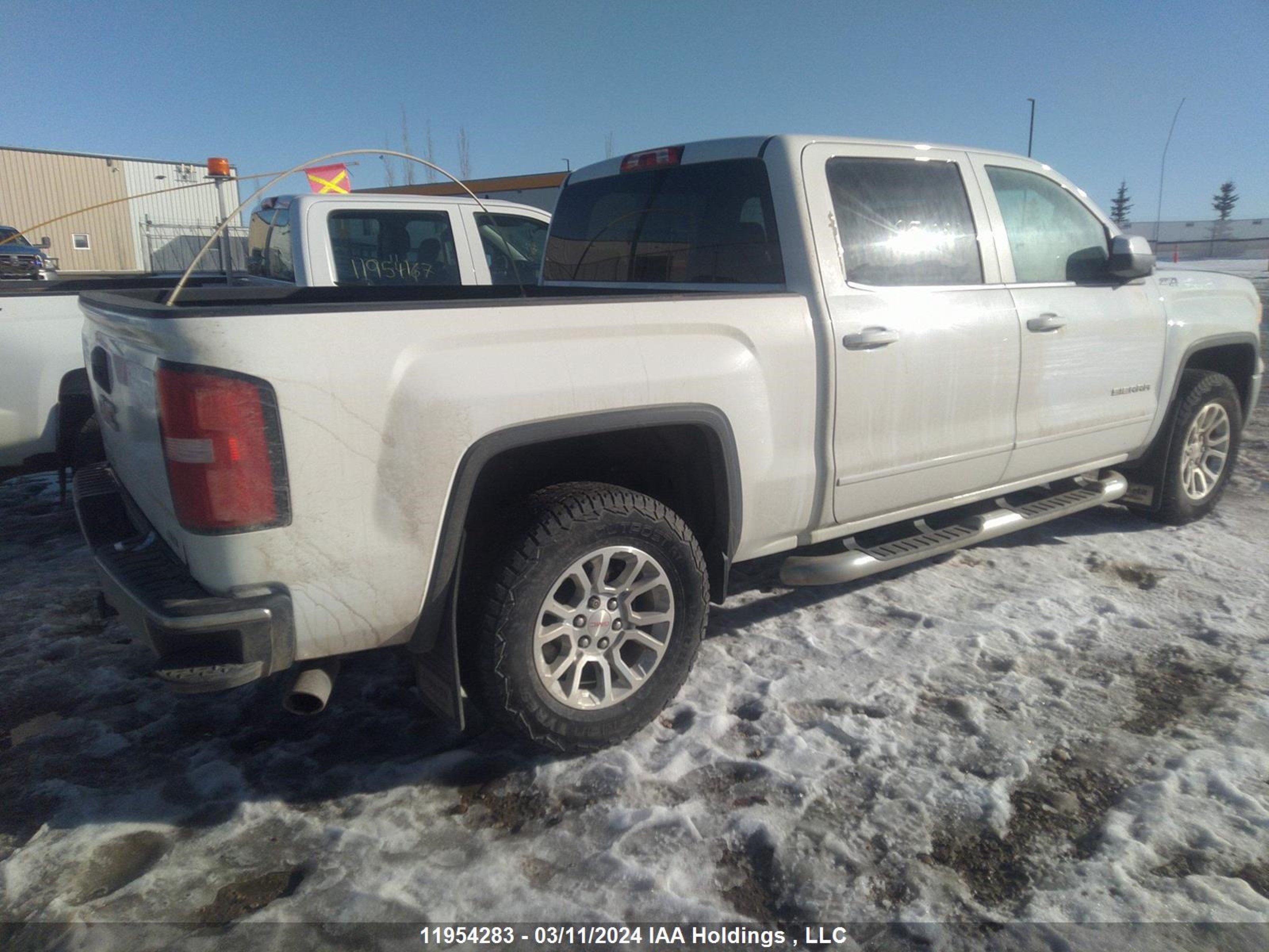 Photo 3 VIN: 3GTU2UEC4FG326362 - GMC SIERRA 