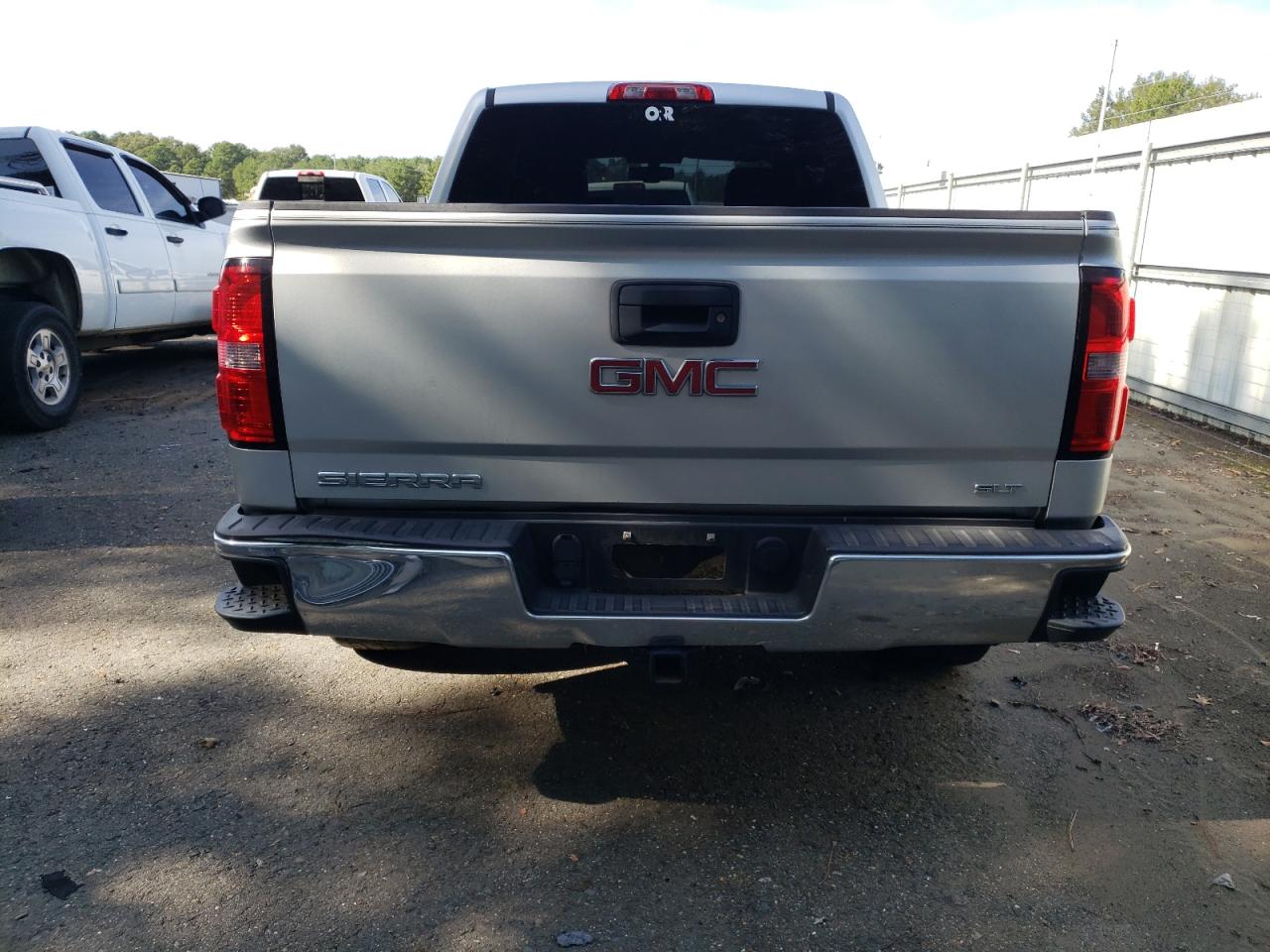 Photo 5 VIN: 3GTU2VEC5FG143588 - GMC SIERRA 