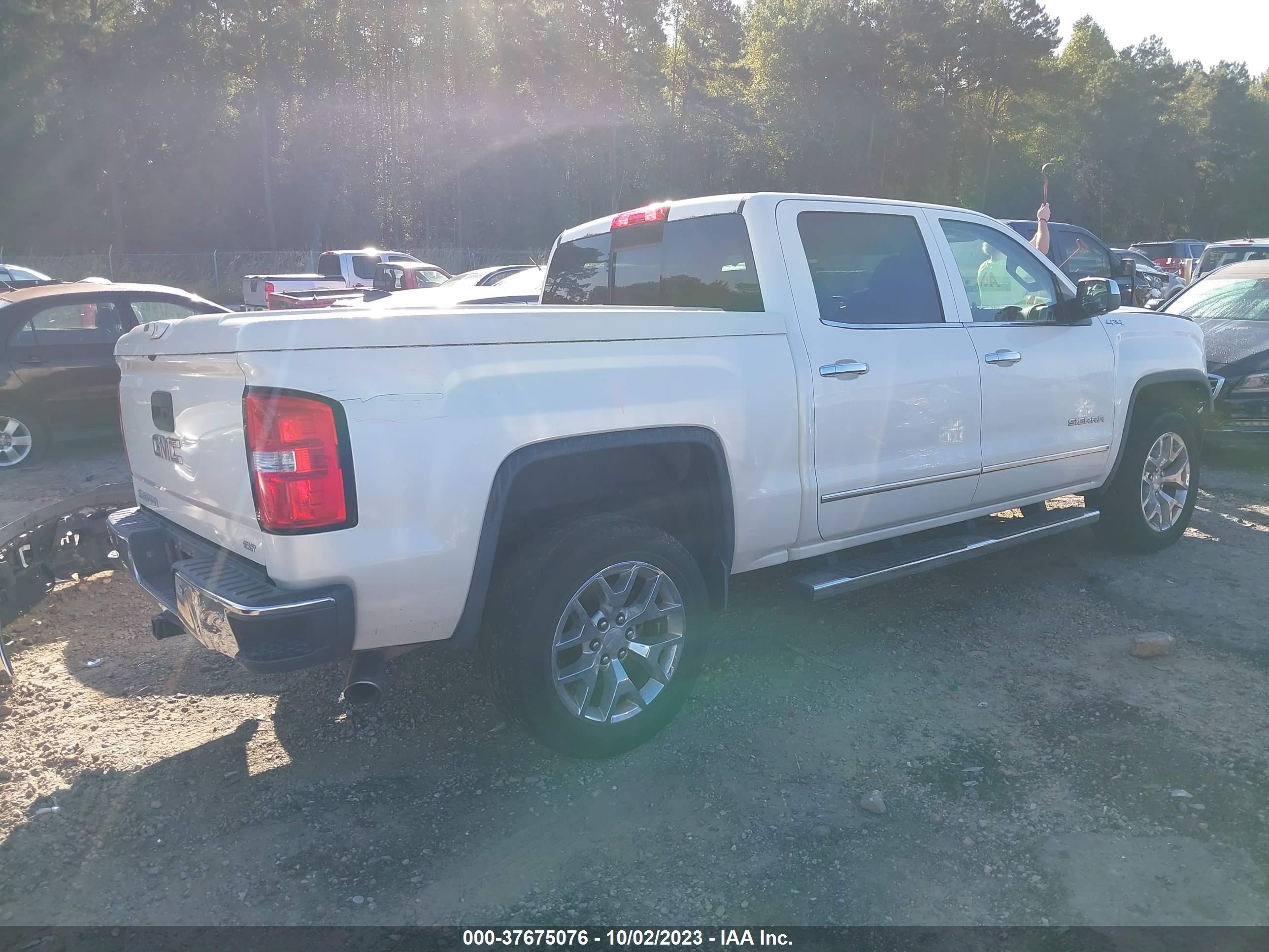 Photo 3 VIN: 3GTU2VEC6FG133796 - GMC SIERRA 