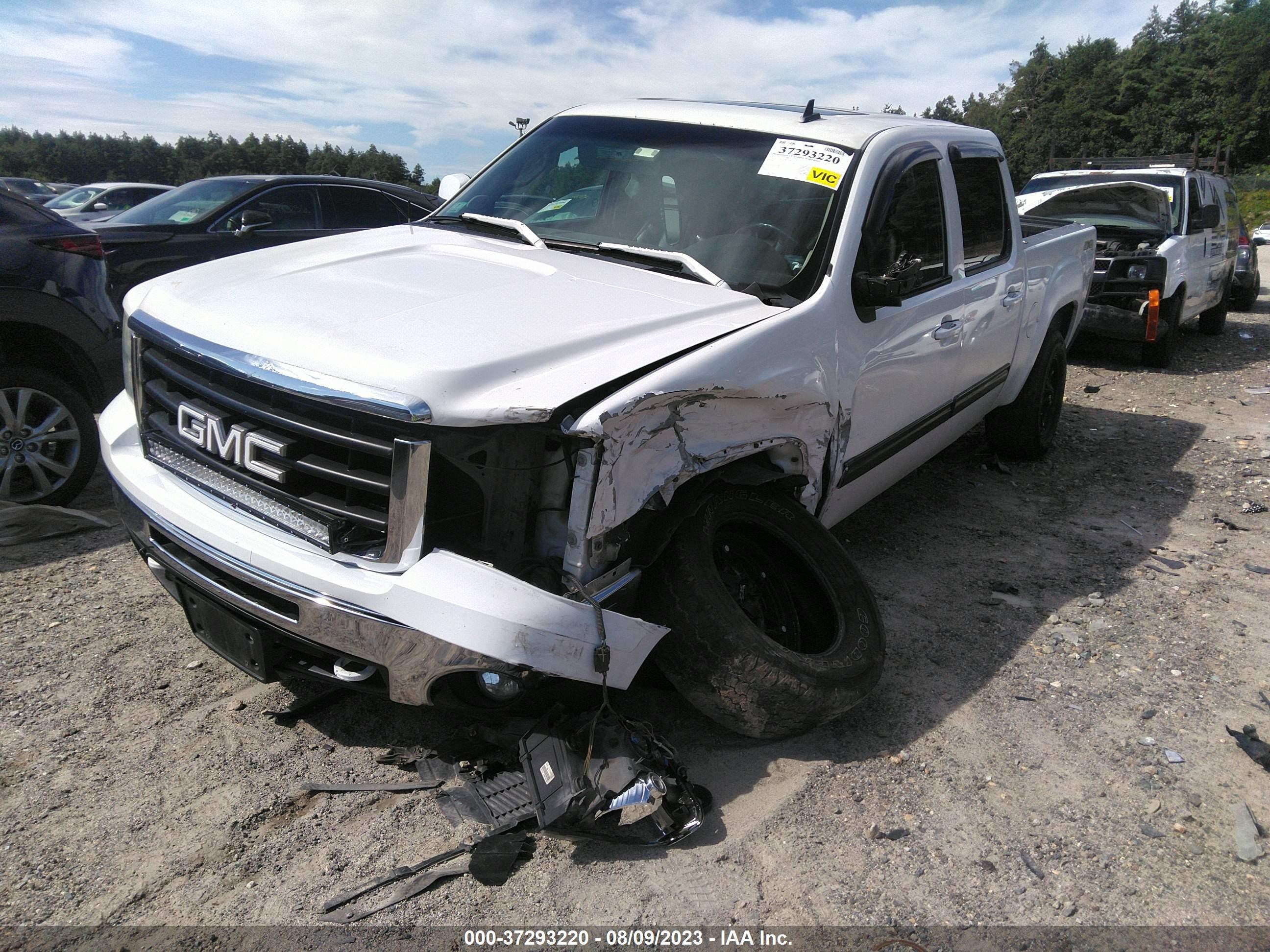 Photo 1 VIN: 3GTU2WE2XBG237943 - GMC SIERRA 