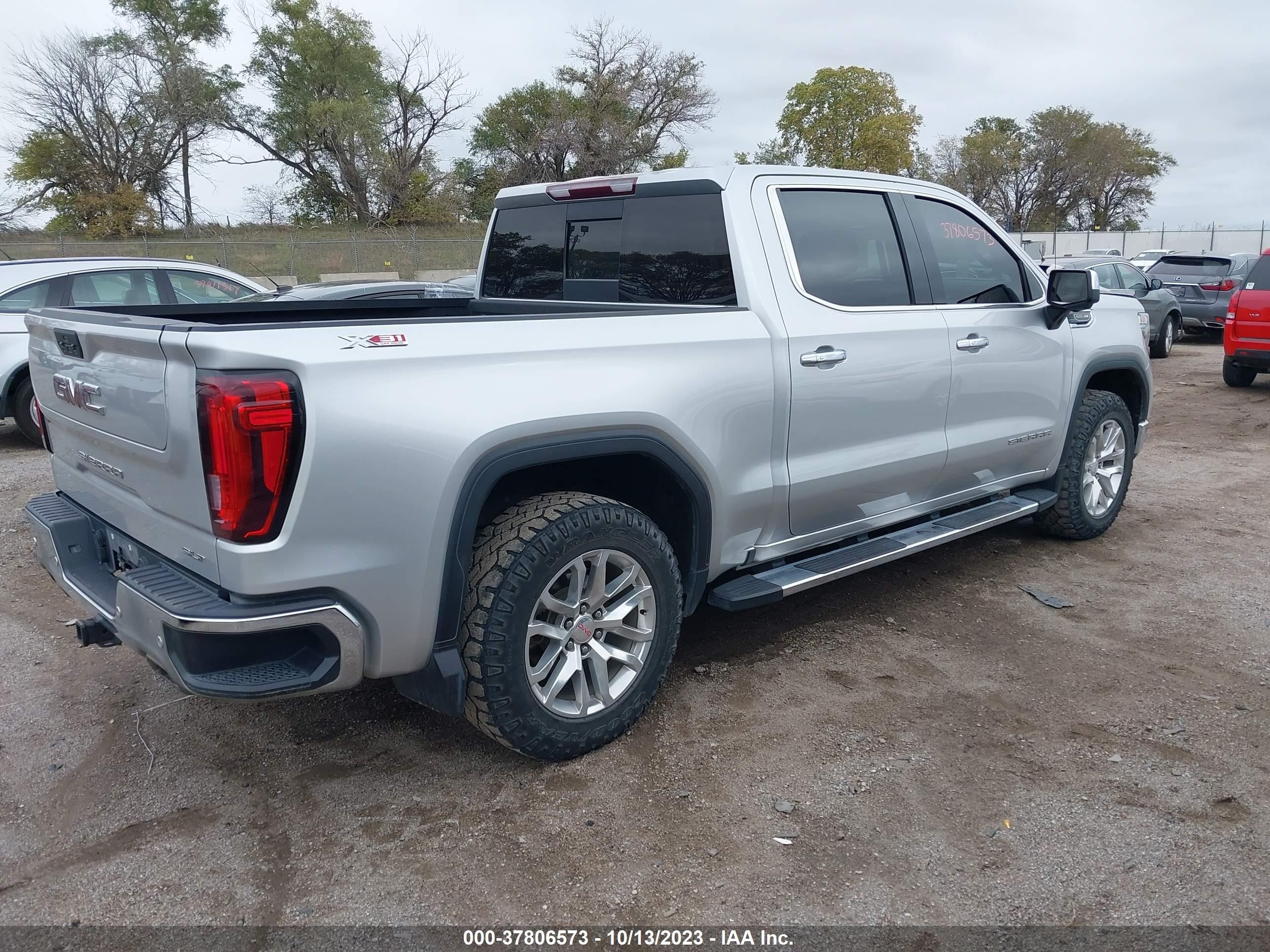 Photo 3 VIN: 3GTU9DED1KG199763 - GMC SIERRA 