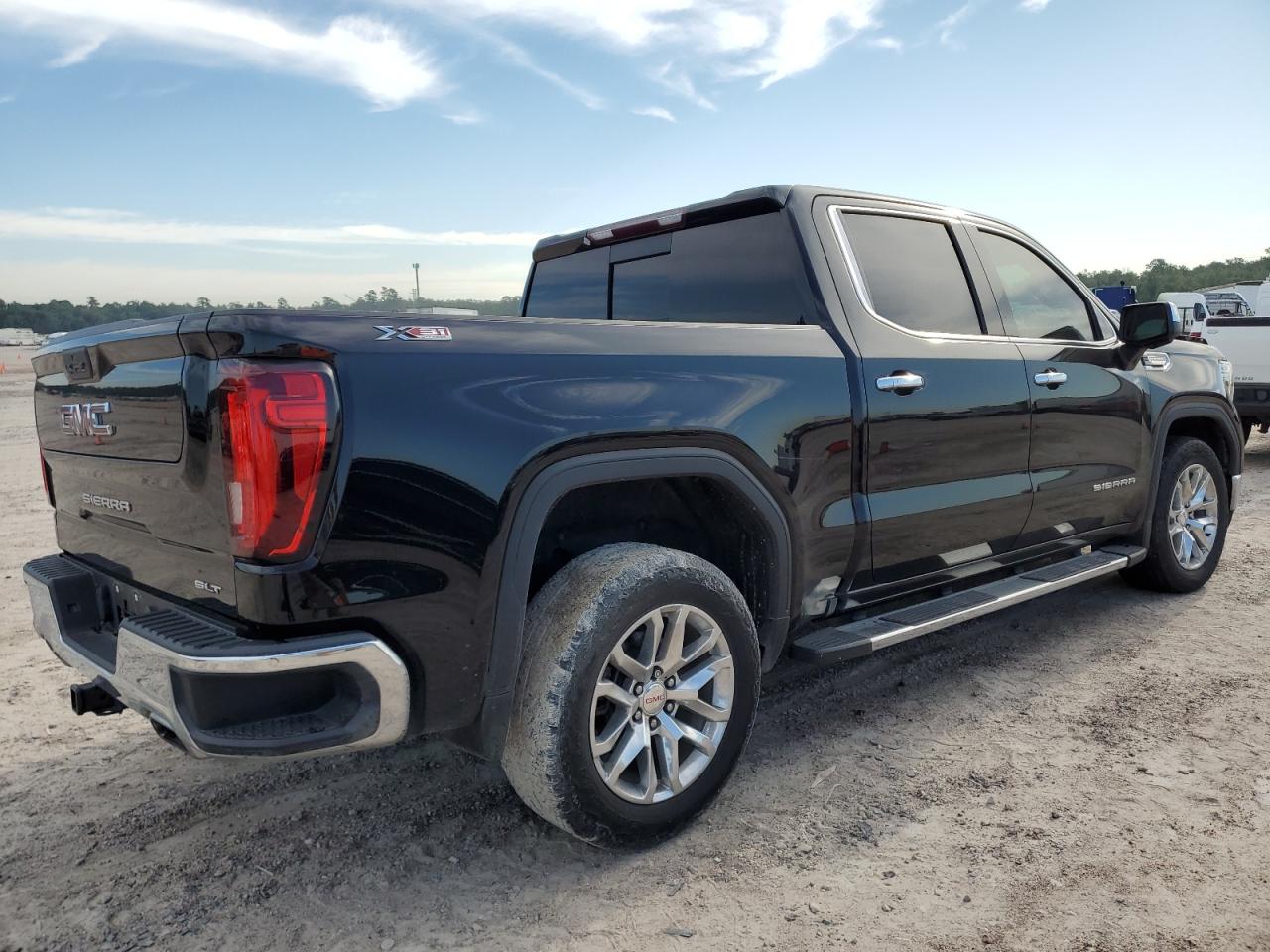 Photo 2 VIN: 3GTU9DED3MG103263 - GMC SIERRA 