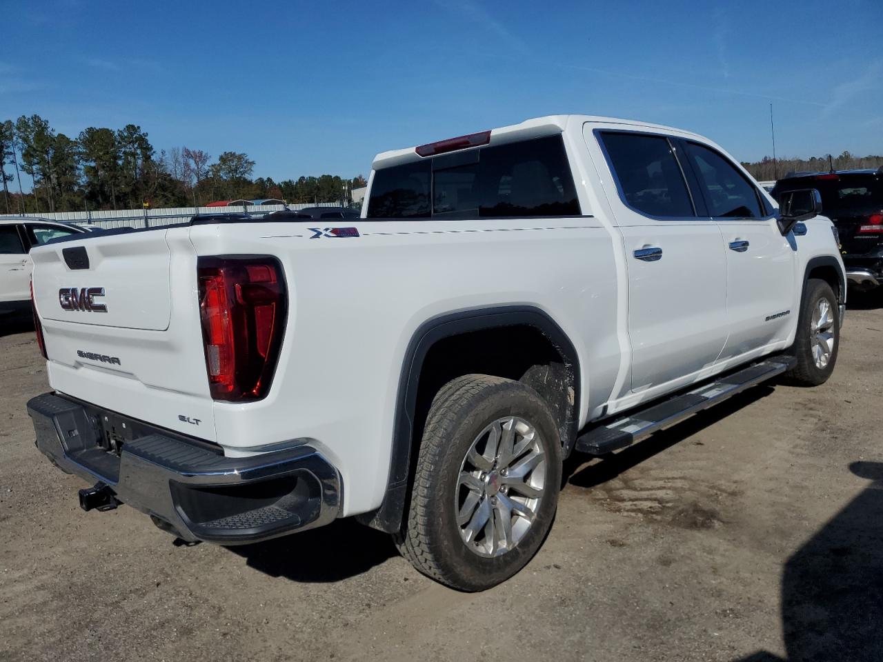 Photo 2 VIN: 3GTU9DED7NG142018 - GMC SIERRA 