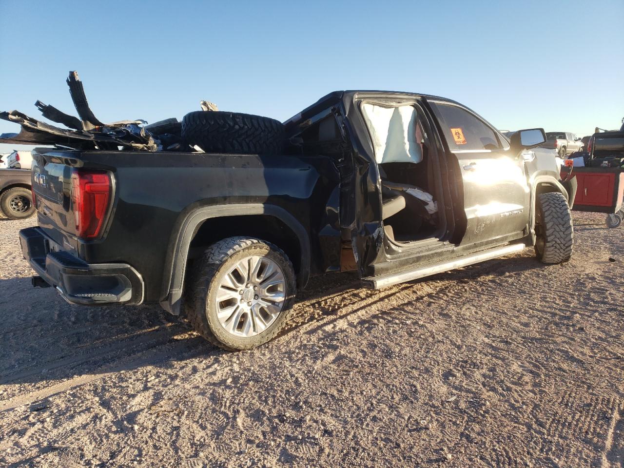 Photo 2 VIN: 3GTU9FET7MG340809 - GMC SIERRA 