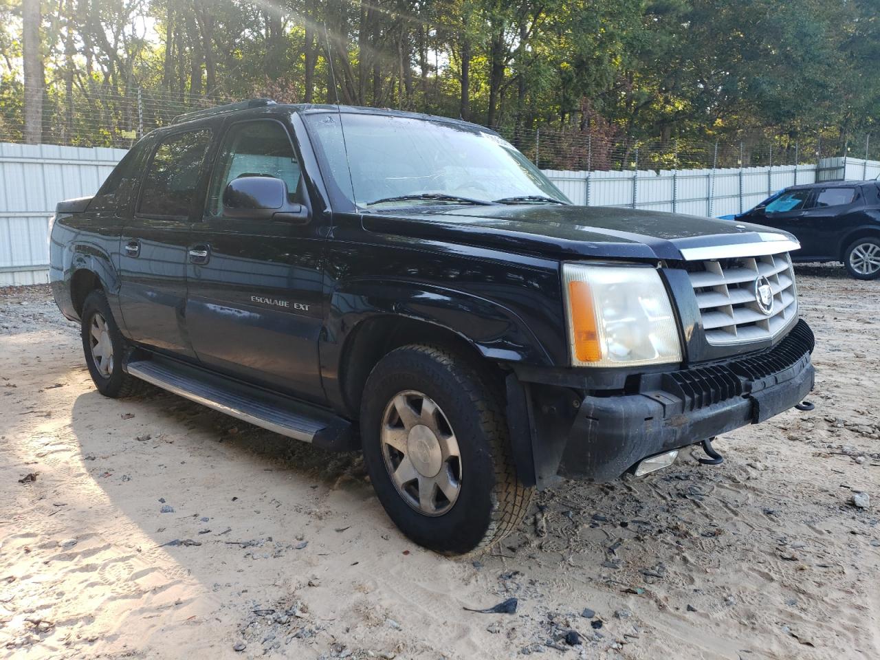 Photo 3 VIN: 3GYEK63N02G199506 - CADILLAC ESCALADE 