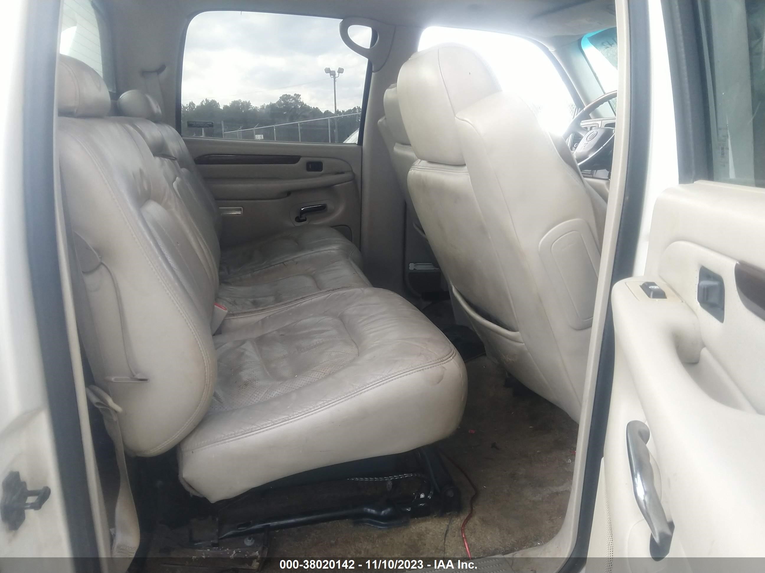 Photo 8 VIN: 3GYEK63N02G293417 - CADILLAC ESCALADE 