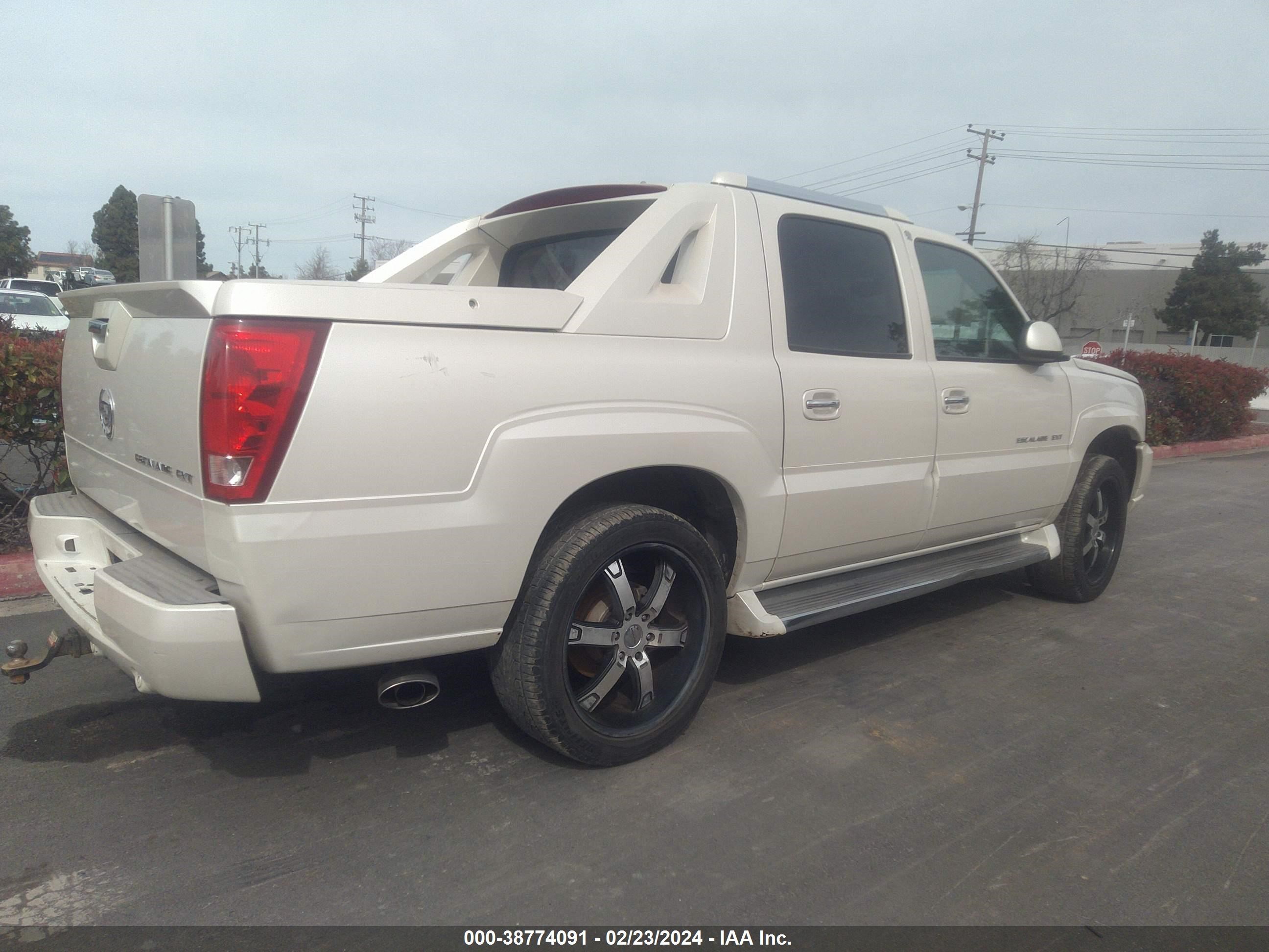 Photo 3 VIN: 3GYEK63N32G295873 - CADILLAC ESCALADE 