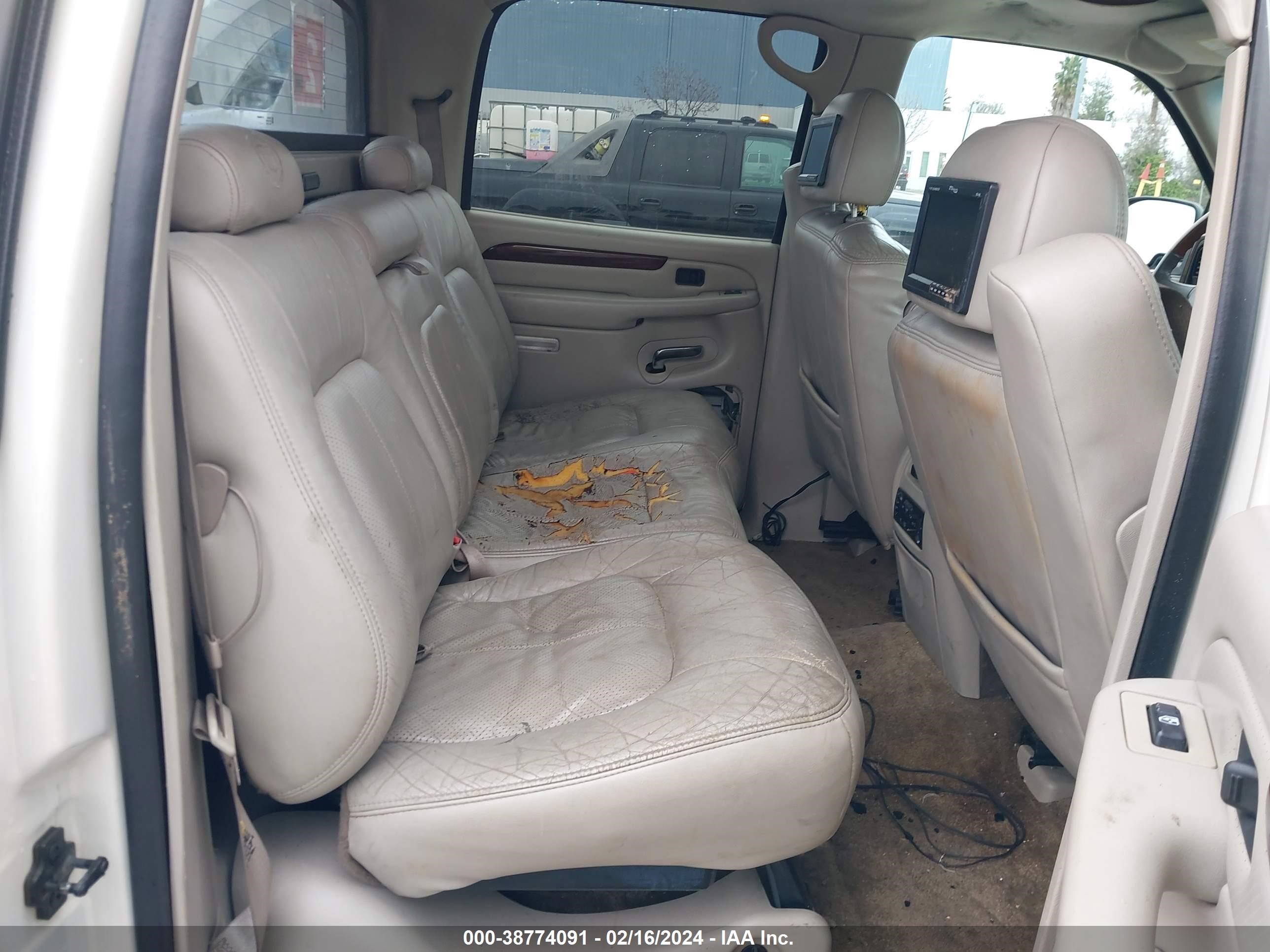 Photo 7 VIN: 3GYEK63N32G295873 - CADILLAC ESCALADE 