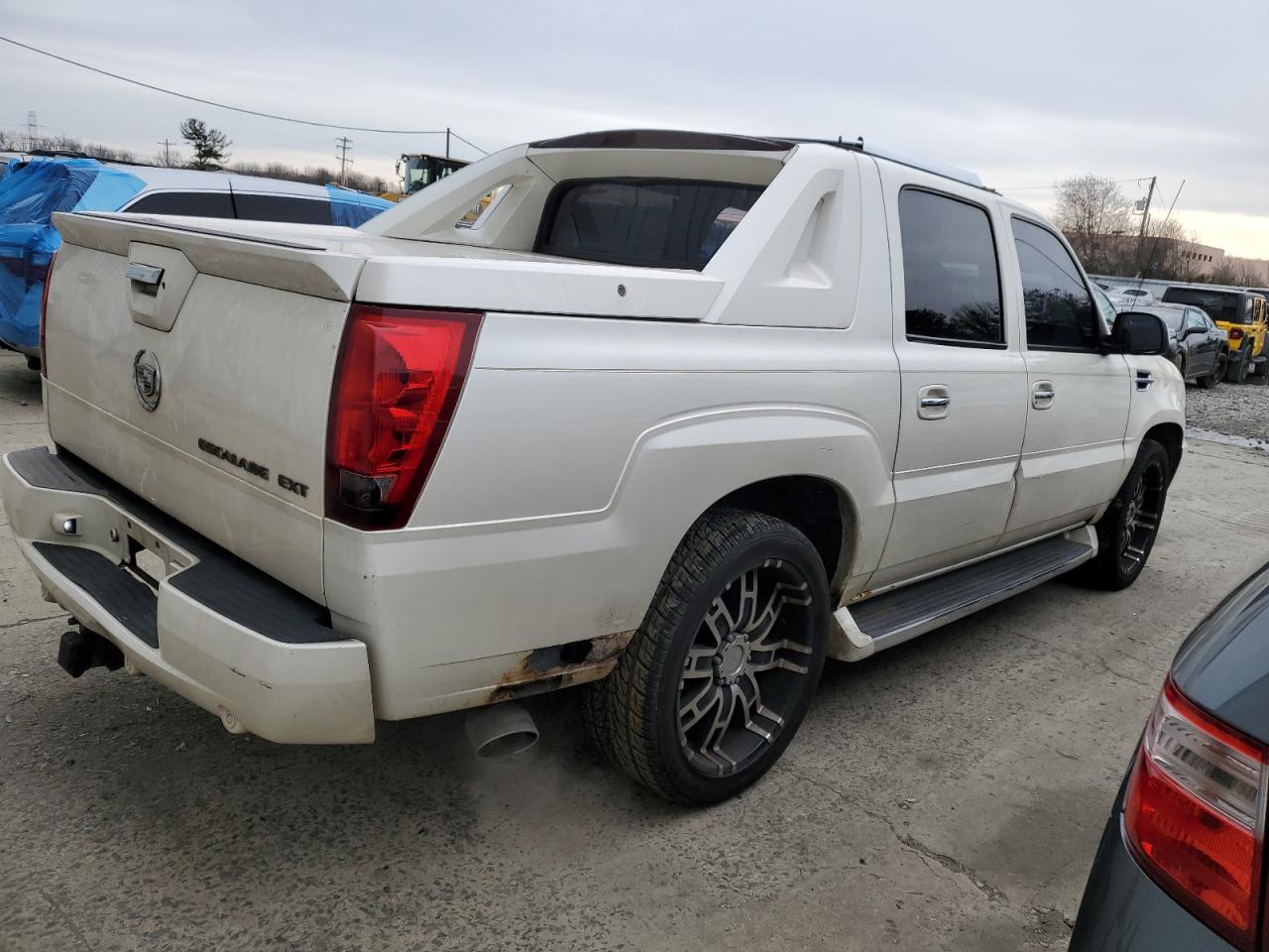 Photo 2 VIN: 3GYEK63N42G326452 - CADILLAC ESCALADE 