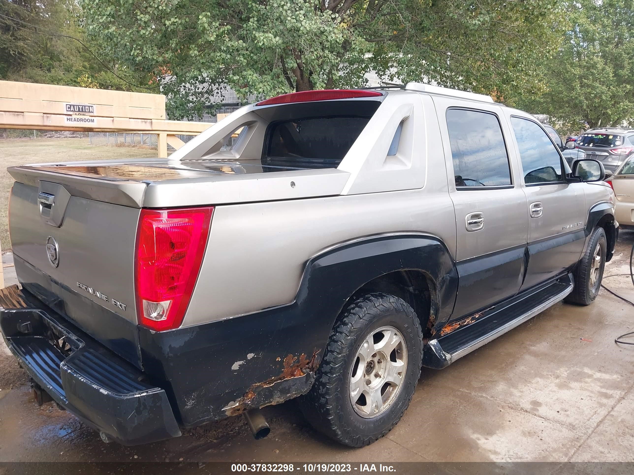 Photo 3 VIN: 3GYEK63N43G320698 - CADILLAC ESCALADE 