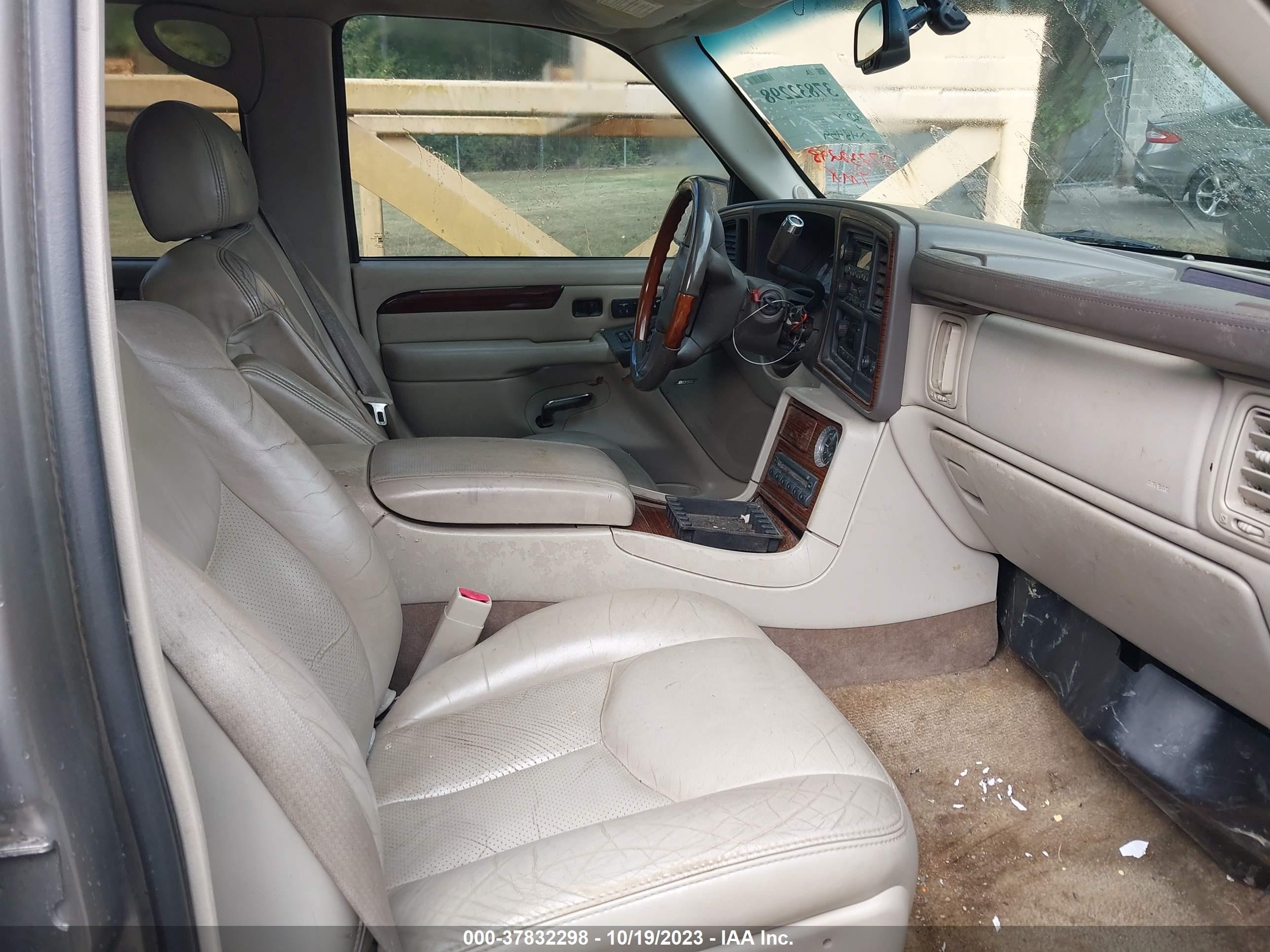 Photo 4 VIN: 3GYEK63N43G320698 - CADILLAC ESCALADE 