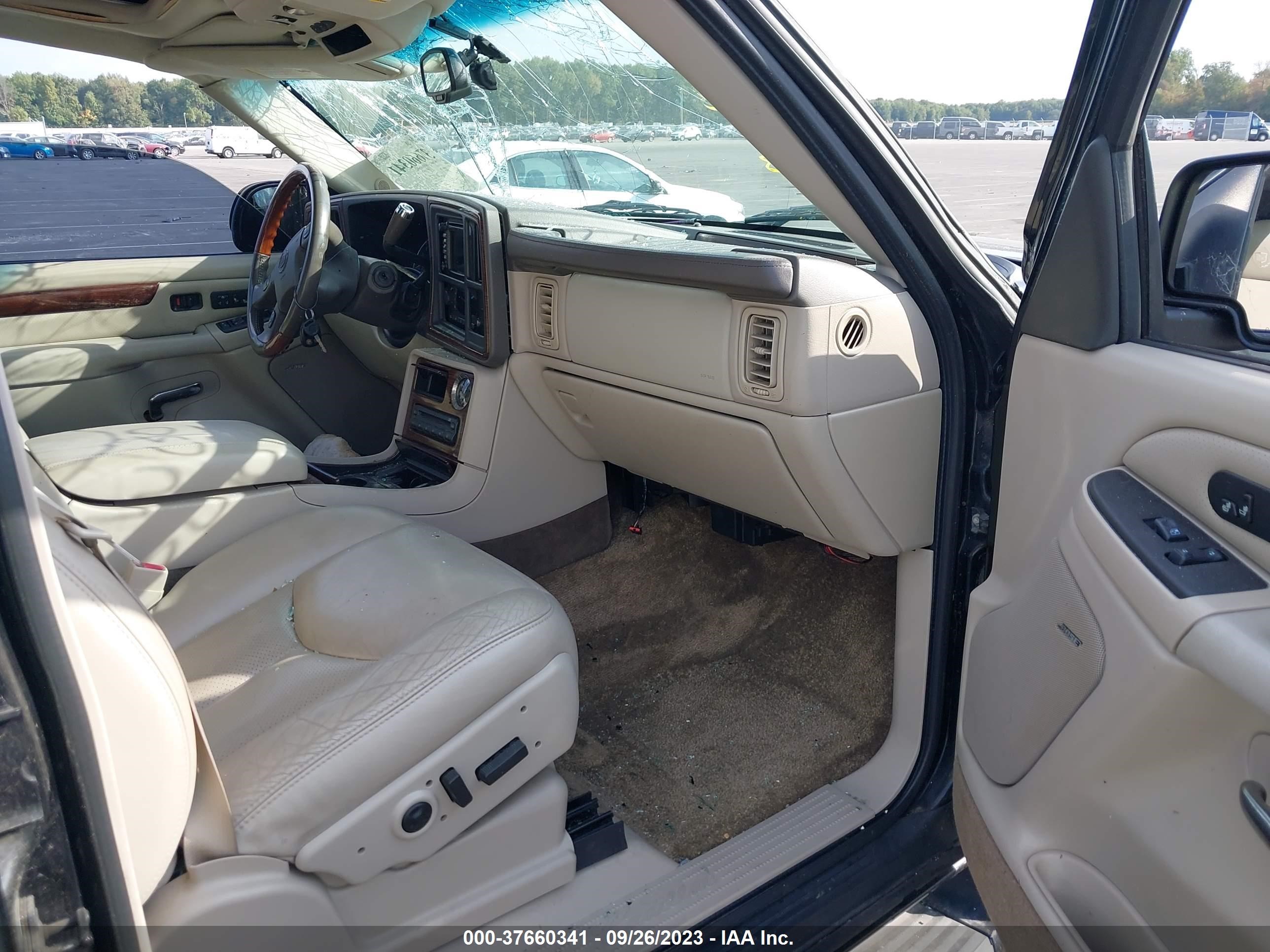 Photo 4 VIN: 3GYEK63N43G331104 - CADILLAC ESCALADE 