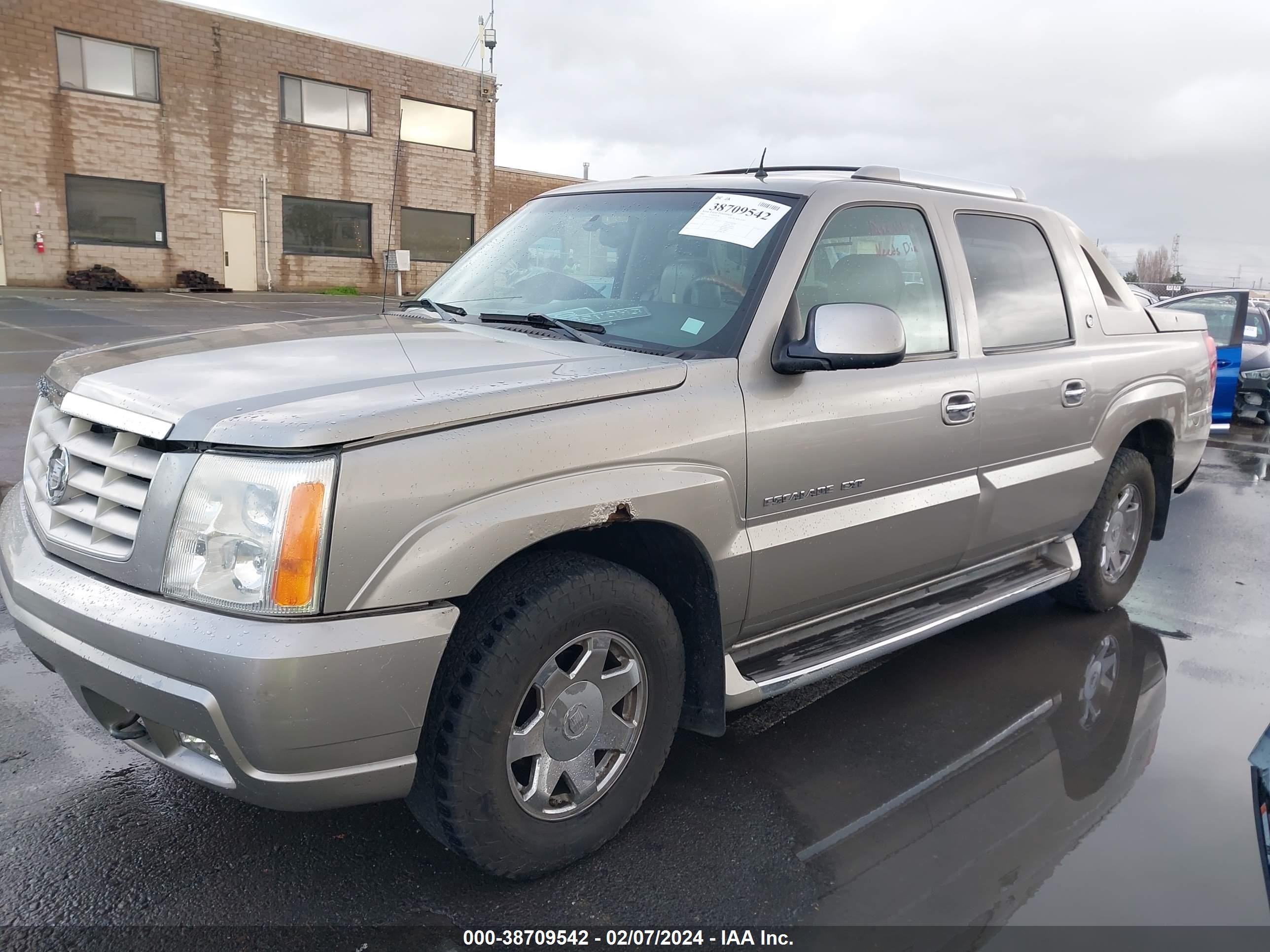 Photo 1 VIN: 3GYEK63N82G272007 - CADILLAC ESCALADE 